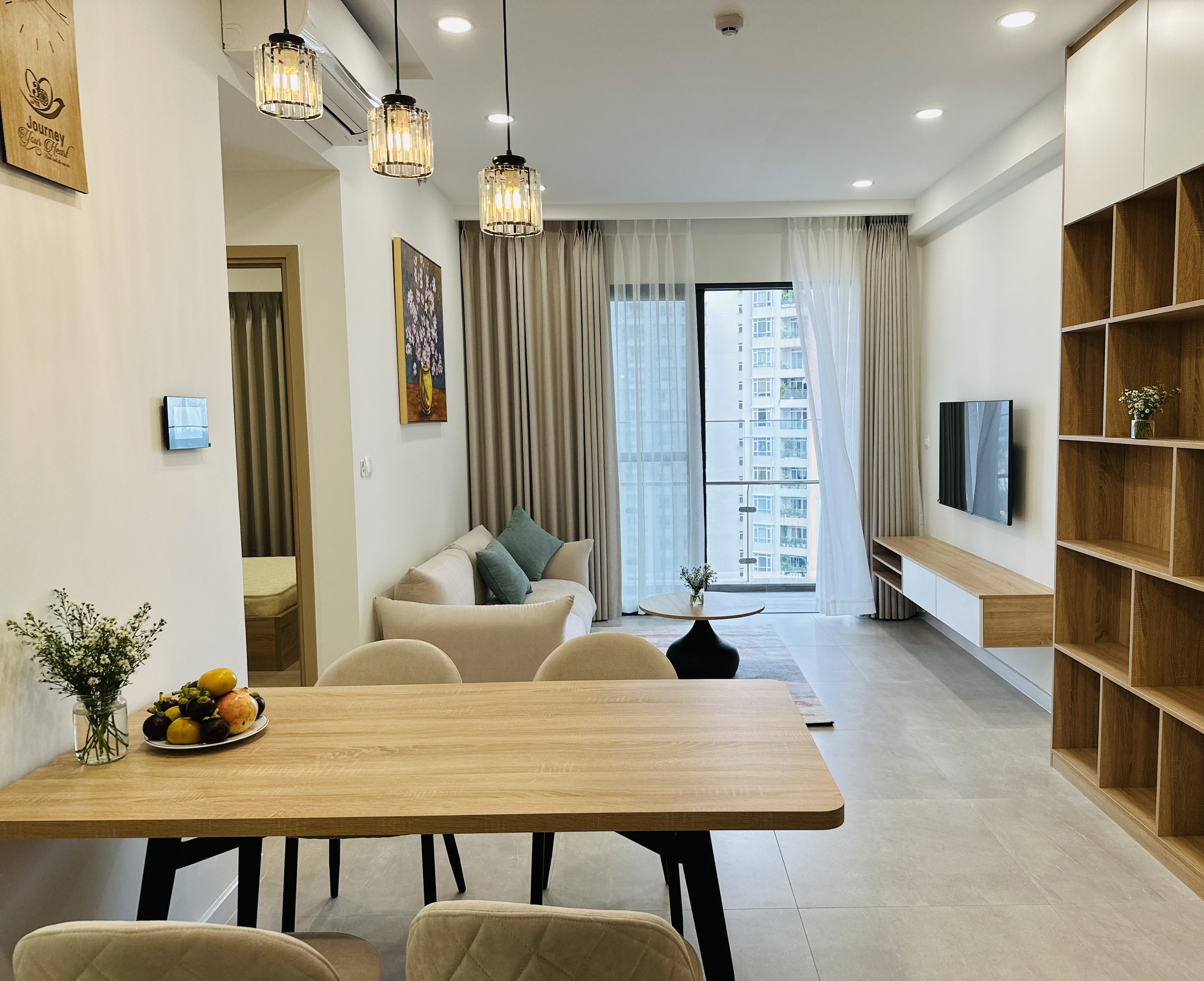 Cho thuê căn hô cao cấp Antonia- Phú Mỹ Hưng. Diện tích: 82m, Nội thất cao cấp, hiện đại. Nhà mới thiết kế chưa ai ở. Giá chỉ 23tr/ tháng. Quý khách xem nhà liên hệ: hotline Ngọc Thư - 4991