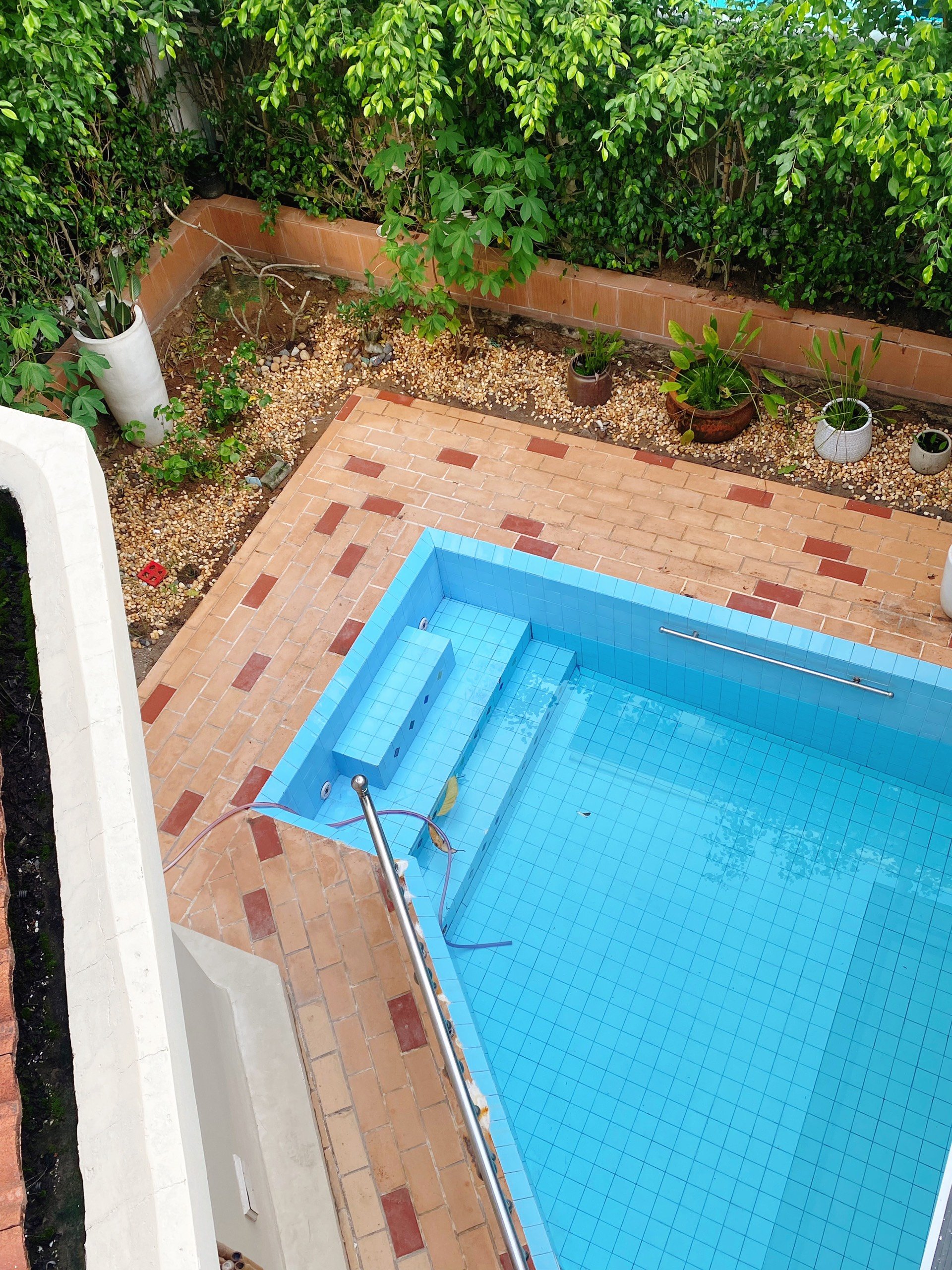 Cho thuê biệt thự cao cấp có hồ bơi khu Nam Long- Phú Mỹ Hưng. Diện tích: 380m, 1 Trệt, 2 lầu, 5 phòng ngủ, 5wc. Hồ bơi, sân vườn rộng. Giá chỉ : 120tr/ tháng. Quý khách xem nhà liên hệ: hotline Ngọc Thư ( zalo, viber) - 5072