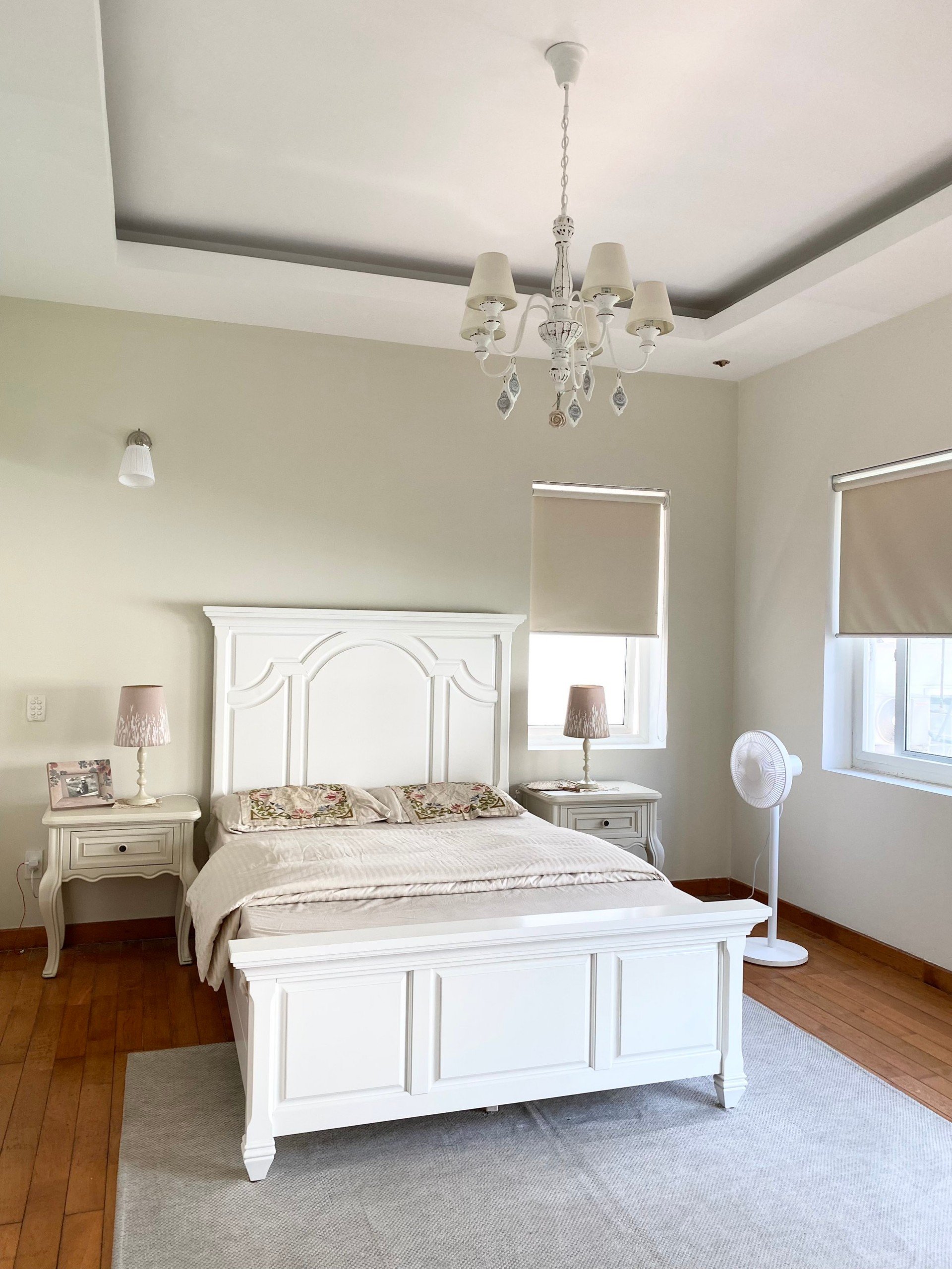 Cho thuê biệt thự cao cấp có hồ bơi khu Nam Long- Phú Mỹ Hưng. Diện tích: 380m, 1 Trệt, 2 lầu, 5 phòng ngủ, 5wc. Hồ bơi, sân vườn rộng. Giá chỉ : 120tr/ tháng. Quý khách xem nhà liên hệ: hotline Ngọc Thư ( zalo, viber) - 5066