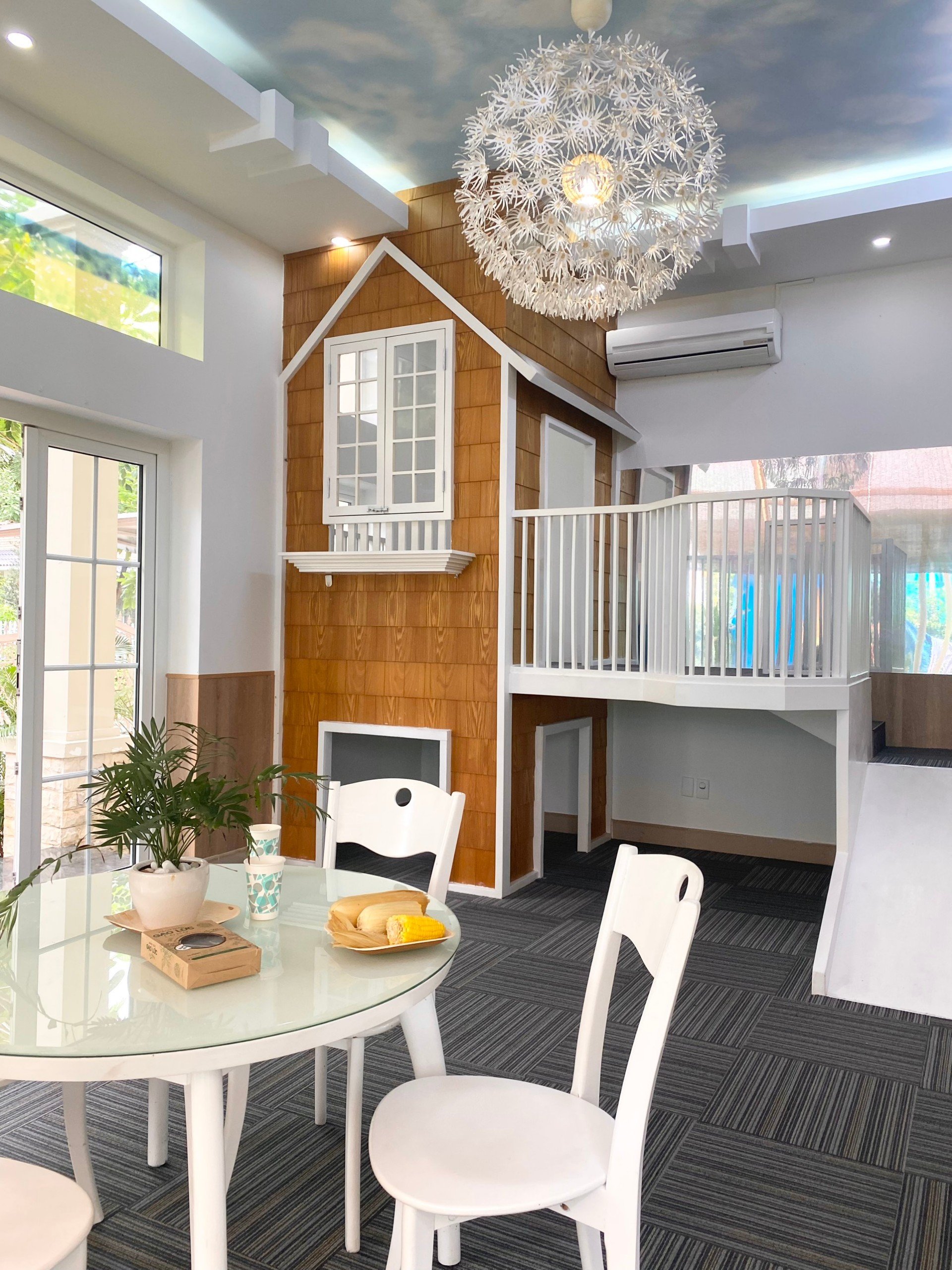Cho thuê biệt thự cao cấp có hồ bơi khu Nam Long- Phú Mỹ Hưng. Diện tích: 380m, 1 Trệt, 2 lầu, 5 phòng ngủ, 5wc. Hồ bơi, sân vườn rộng. Giá chỉ : 120tr/ tháng. Quý khách xem nhà liên hệ: hotline Ngọc Thư ( zalo, viber) - 5070
