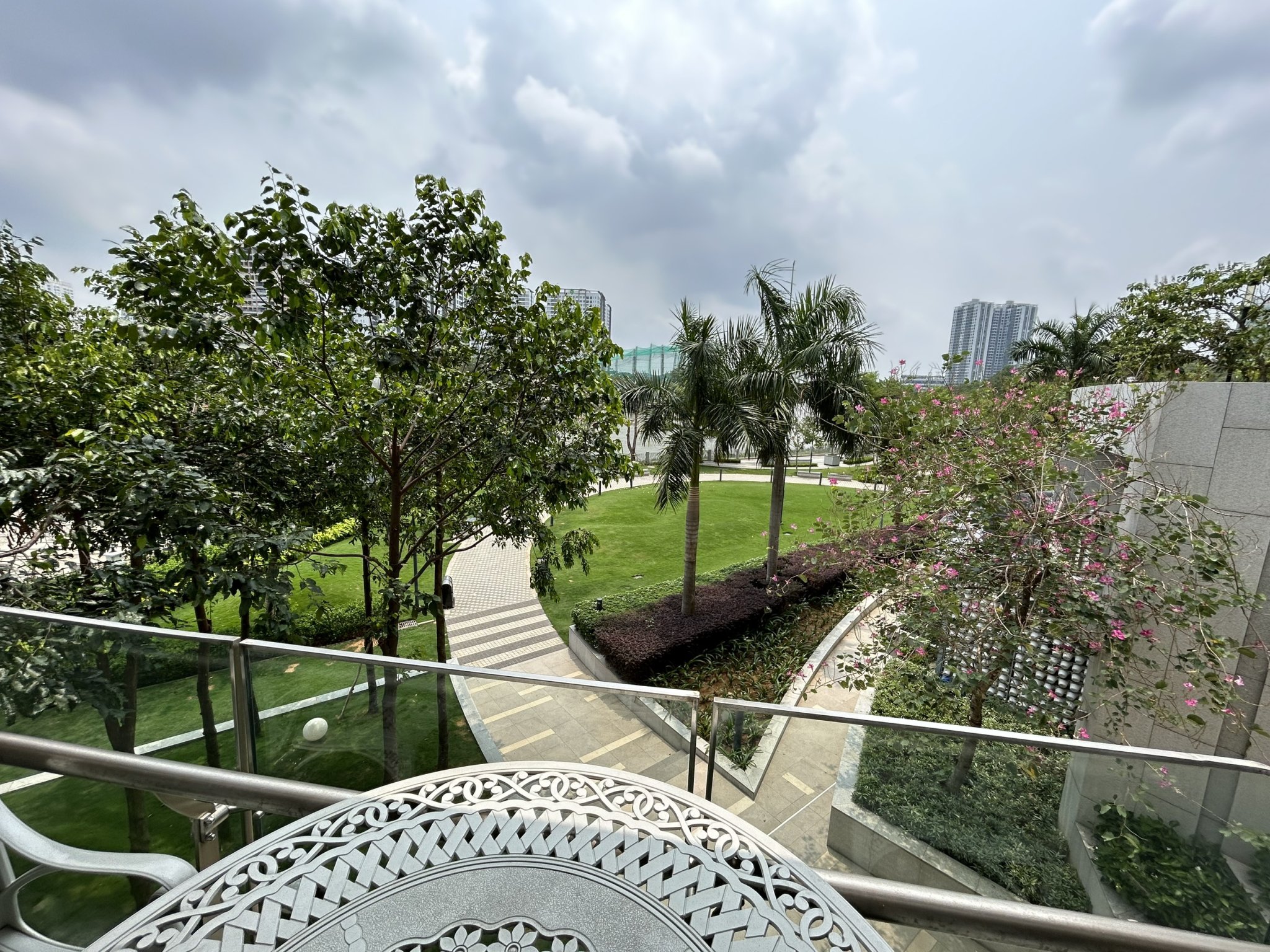 Cho thuê căn hộ cao cấp River Park  Premier  Phú Mỹ Hưng. Diện tích: 124m, 3 phòng ngủ, nội thất đầy đủ, view nội khu thoáng mát. Giá chỉ: 43 triệu/ tháng. Quý khách xem nhà liên hệ: hotline NGọc Thư ( zalo, viber) - 5081