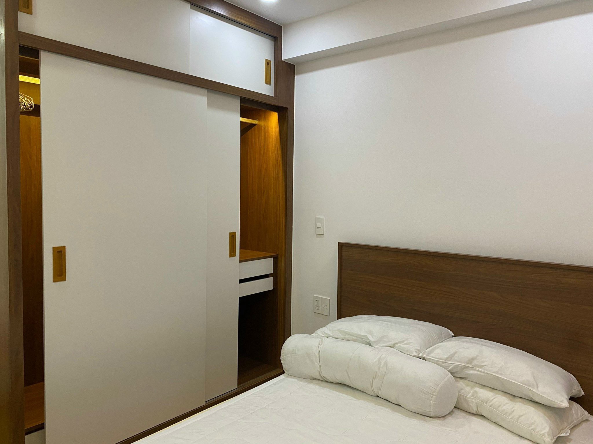 Cho thuê căn hộ Hưng Phúc Residence Phú Mỹ Hưng. Diện tích: 78 m, 2 phòng ngủ, nội thất đầy đủ, lầu cao. Giá chỉ: 17 triệu/ tháng. Quý khách xem nhà liên hệ: hotline Ngọc Thư ( zalo, viber) - 5101