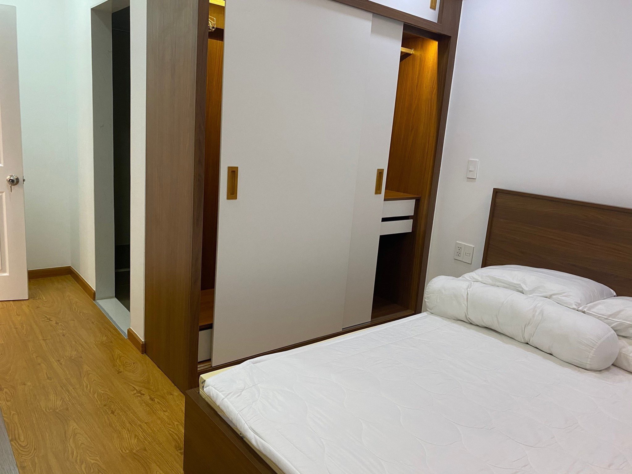 Cho thuê căn hộ Hưng Phúc Residence Phú Mỹ Hưng. Diện tích: 78 m, 2 phòng ngủ, nội thất đầy đủ, lầu cao. Giá chỉ: 17 triệu/ tháng. Quý khách xem nhà liên hệ: hotline Ngọc Thư ( zalo, viber) - 5102