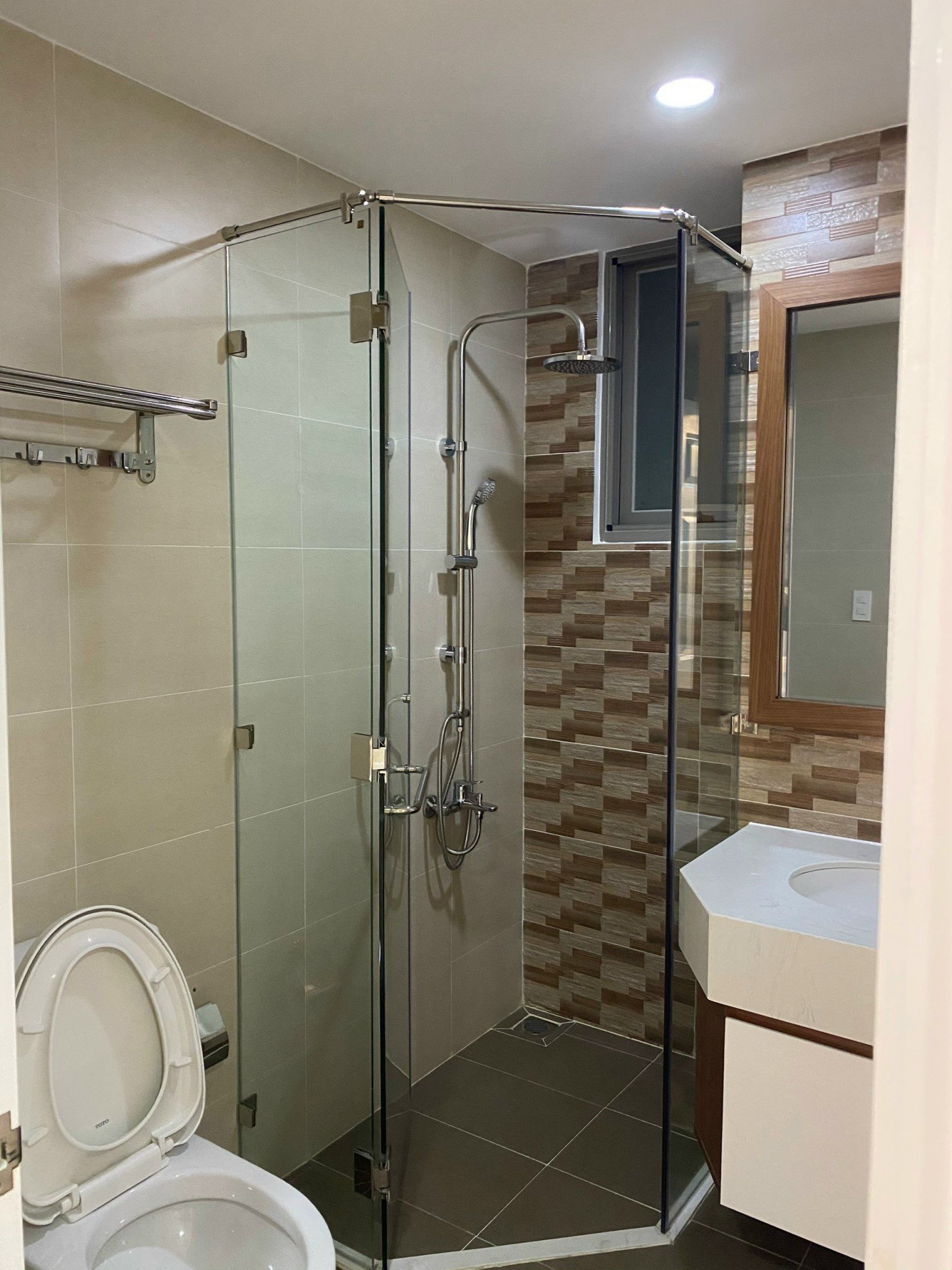Cho thuê căn hộ Hưng Phúc Residence Phú Mỹ Hưng. Diện tích: 78 m, 2 phòng ngủ, nội thất đầy đủ, lầu cao. Giá chỉ: 17 triệu/ tháng. Quý khách xem nhà liên hệ: hotline Ngọc Thư ( zalo, viber) - 5103