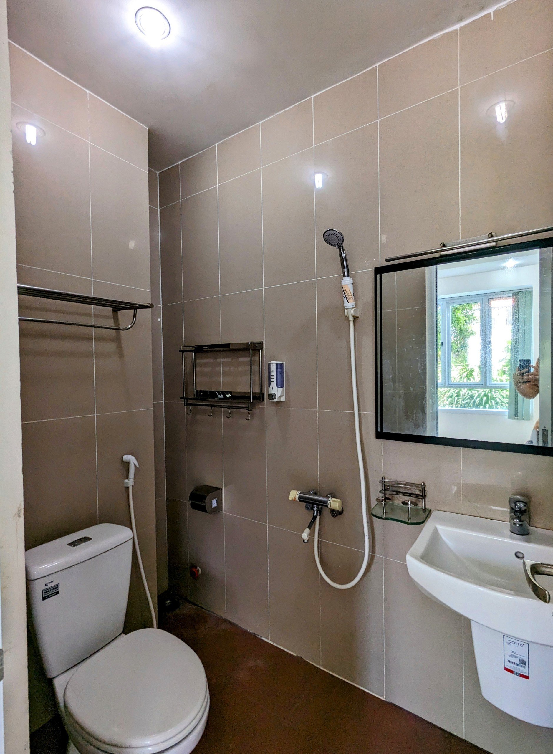 Cho thuê nhà liên kế vườn Mỹ Giang đường N- Nam. Diện tích: 7x18m, trệt, 2 lầu, 3 phòng ngủ. Nhà mới, nội thất cơ bản, giá chỉ 50 triệu/ tháng. Anh chị xem nhà liên hệ em nhé: hotline Ngọc Thư ( zalo, viber) - 5189