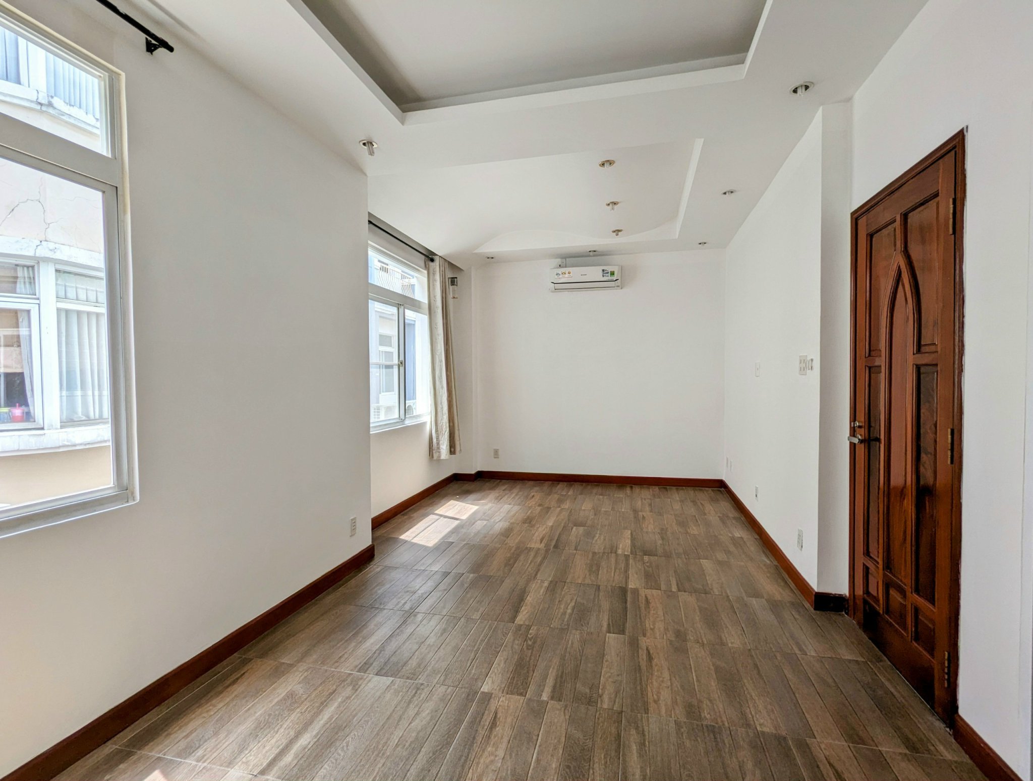 Cho thuê nhà liên kế vườn Mỹ Giang đường N- Nam. Diện tích: 7x18m, trệt, 2 lầu, 3 phòng ngủ. Nhà mới, nội thất cơ bản, giá chỉ 50 triệu/ tháng. Anh chị xem nhà liên hệ em nhé: hotline Ngọc Thư ( zalo, viber) - 5186