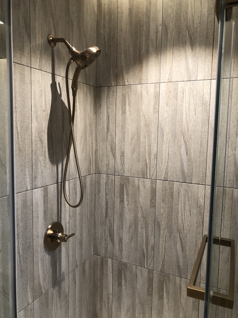 Cho thuê căn hộ cao cấp Antonia- Phú Mỹ Hưng. DIện tích: 81m, 2 phòng ngủ, 2wc. Nhà mới thiết kế, nội thất cơ bản, chưa ai ở, giá chỉ: 20 triệu/ tháng. Anh chị xem nhà liên hệ: hotline Ngọc Thư - 5205