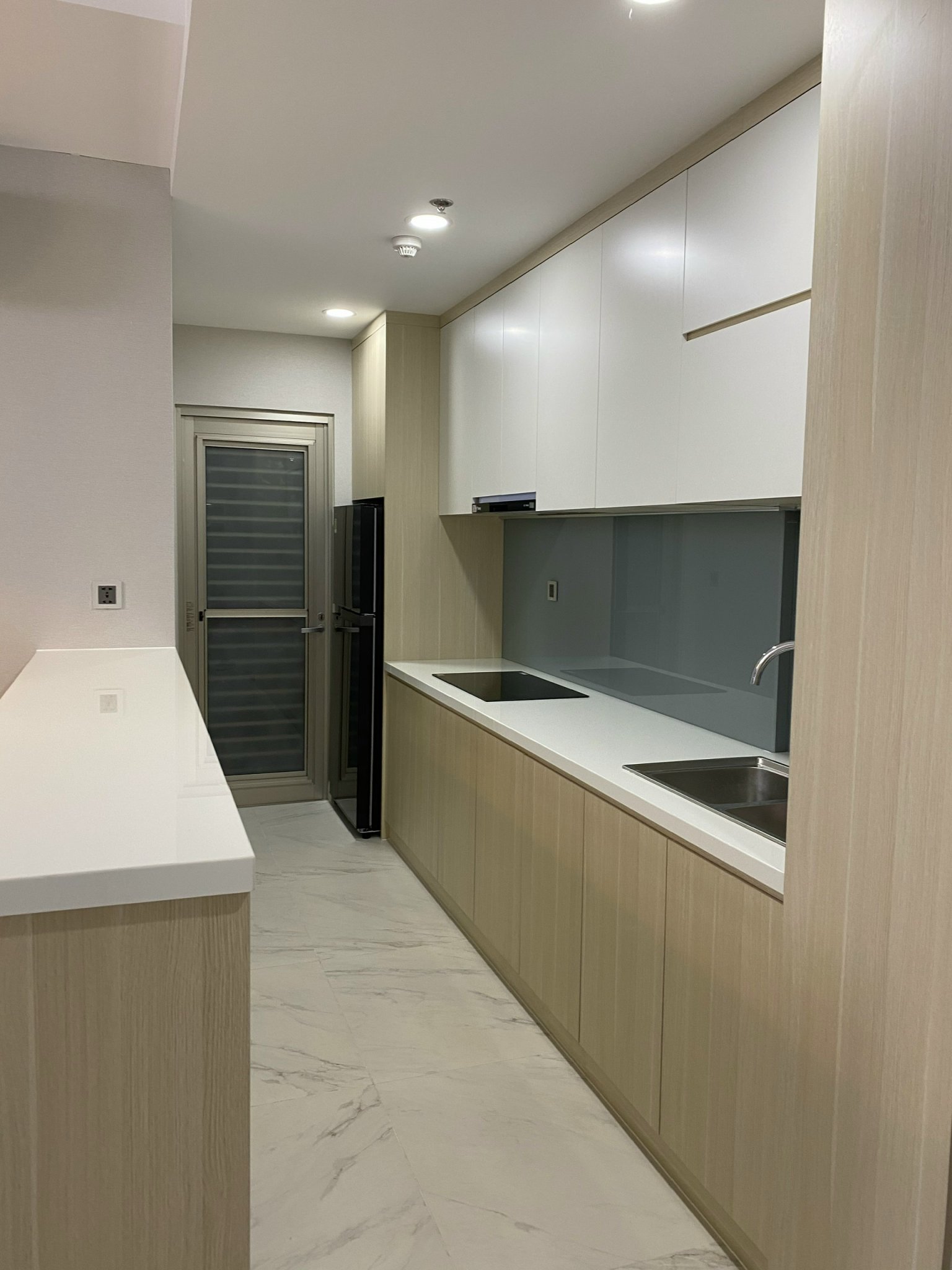 Cho thuê căn hộ cao cấp Midtown The Signature, Phú Mỹ Hưng. Diện tích: 80m, 2 phòng ngủ, nội thất cao cấp. Giá chỉ: 24 triệu/ tháng, nhà trống vào ở ngay . Quý khách xem nhà liên hệ: hotline Ngọc Thư ( zalo, viber) - 5238
