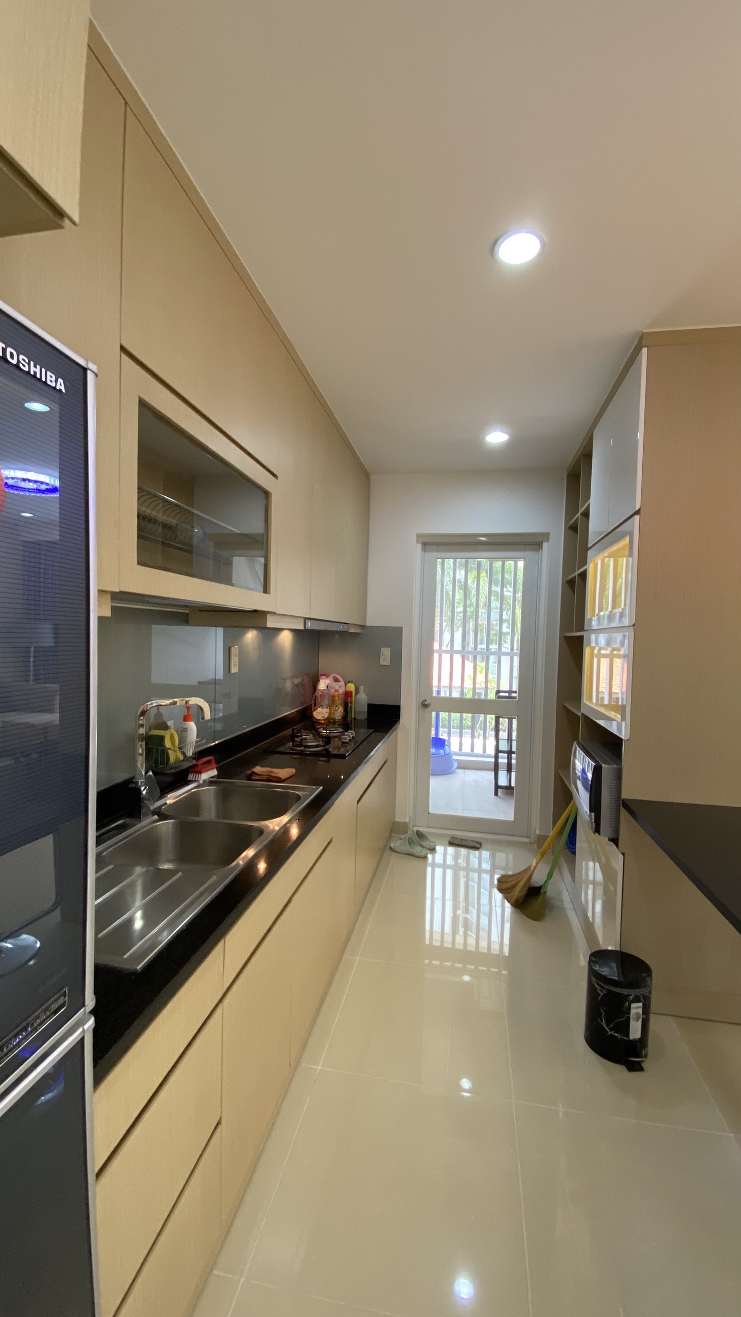 Cho thuê căn hộ cao câp River Park Residence Phú Mỹ Hưng. Diện tích: 126,7m, 3 phòng ngủ, nội thất đầy đủ. Giá chỉ: 36 triệu/ tháng. Quý khách xem nhà liên hệ: hotline Ngọc Thư - 5254