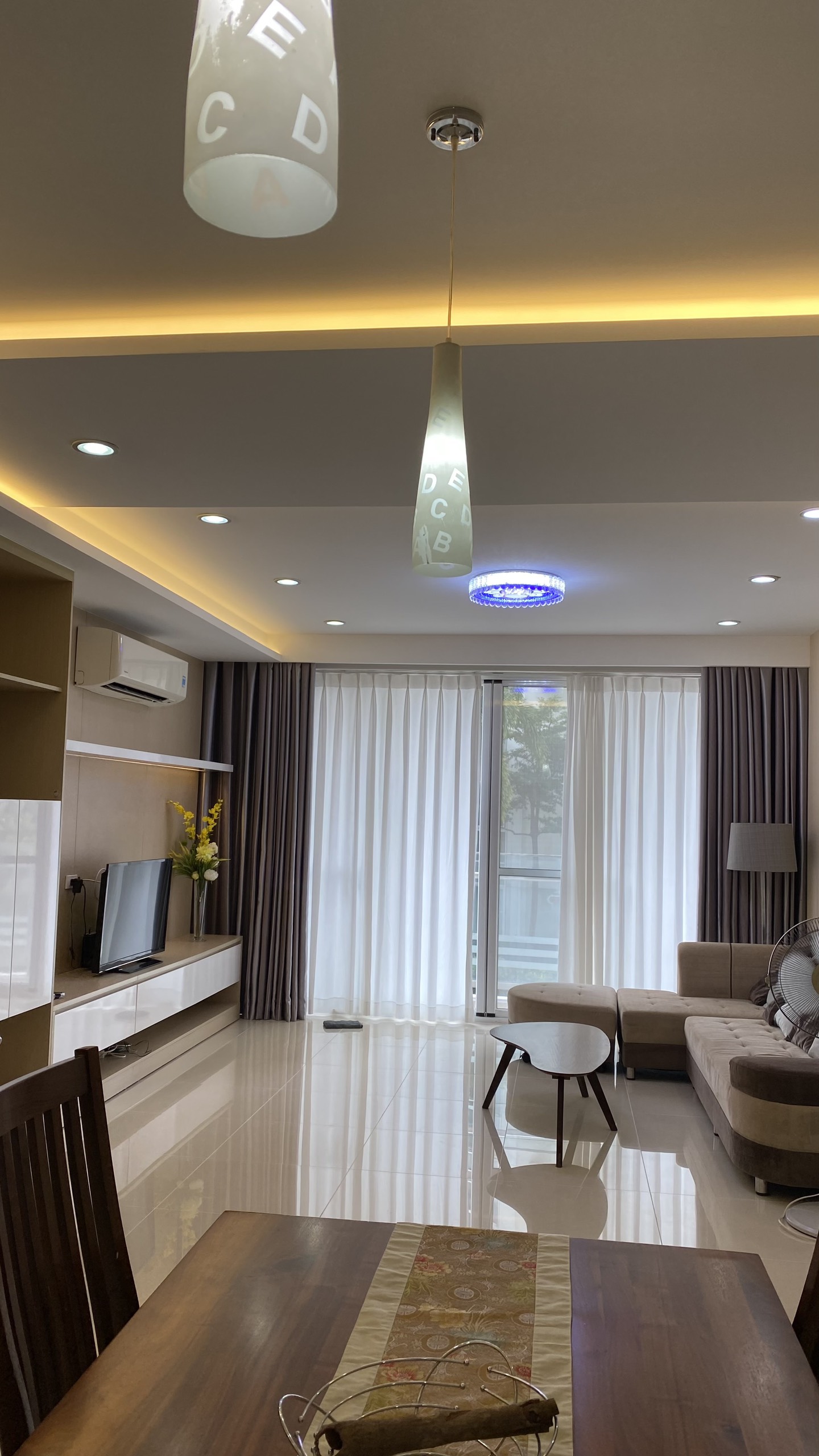 Cho thuê căn hộ cao câp River Park Residence Phú Mỹ Hưng. Diện tích: 126,7m, 3 phòng ngủ, nội thất đầy đủ. Giá chỉ: 36 triệu/ tháng. Quý khách xem nhà liên hệ: hotline Ngọc Thư