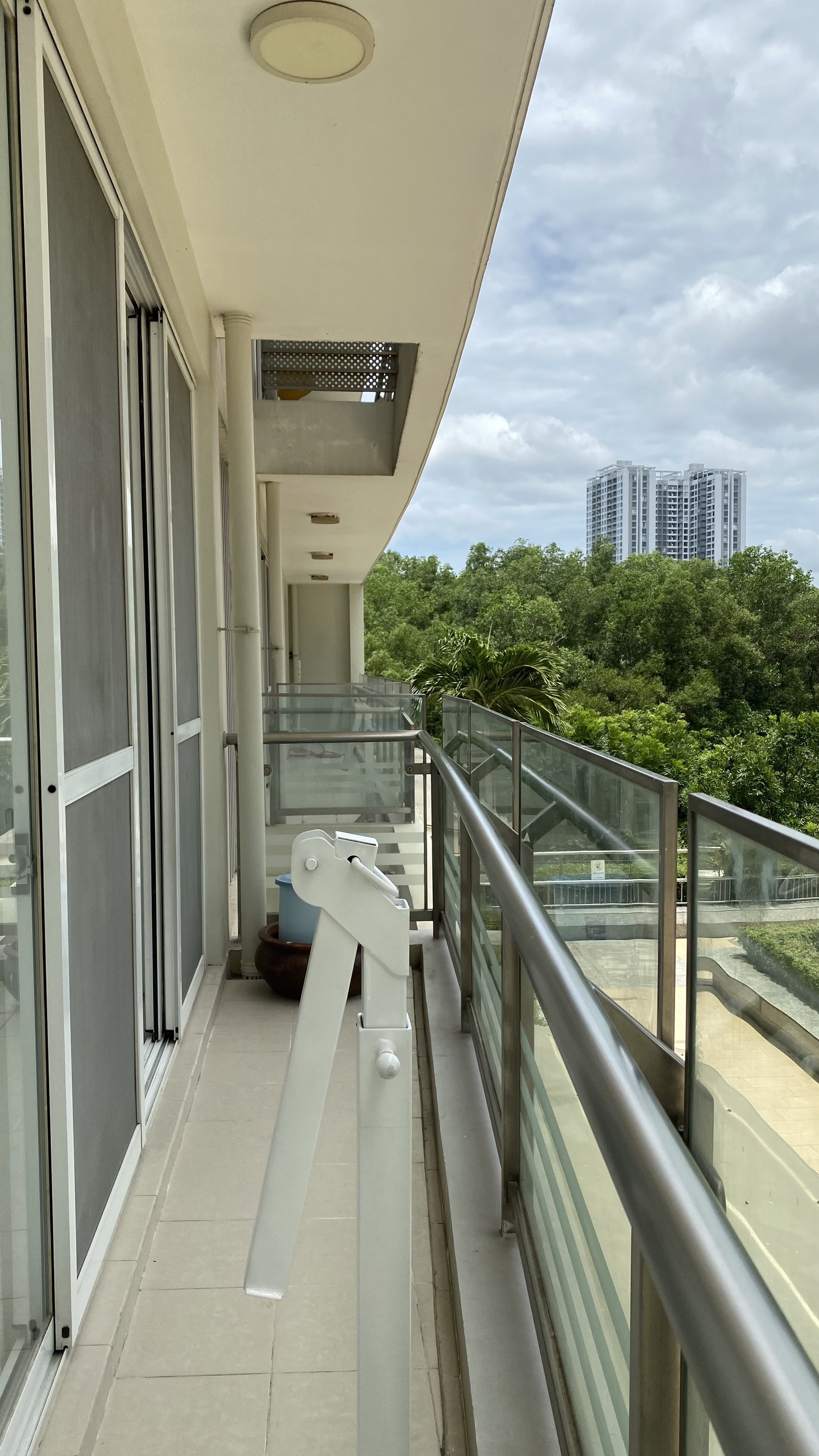 Cho thuê căn hộ cao câp River Park Residence Phú Mỹ Hưng. Diện tích: 126,7m, 3 phòng ngủ, nội thất đầy đủ. Giá chỉ: 36 triệu/ tháng. Quý khách xem nhà liên hệ: hotline Ngọc Thư - 5260