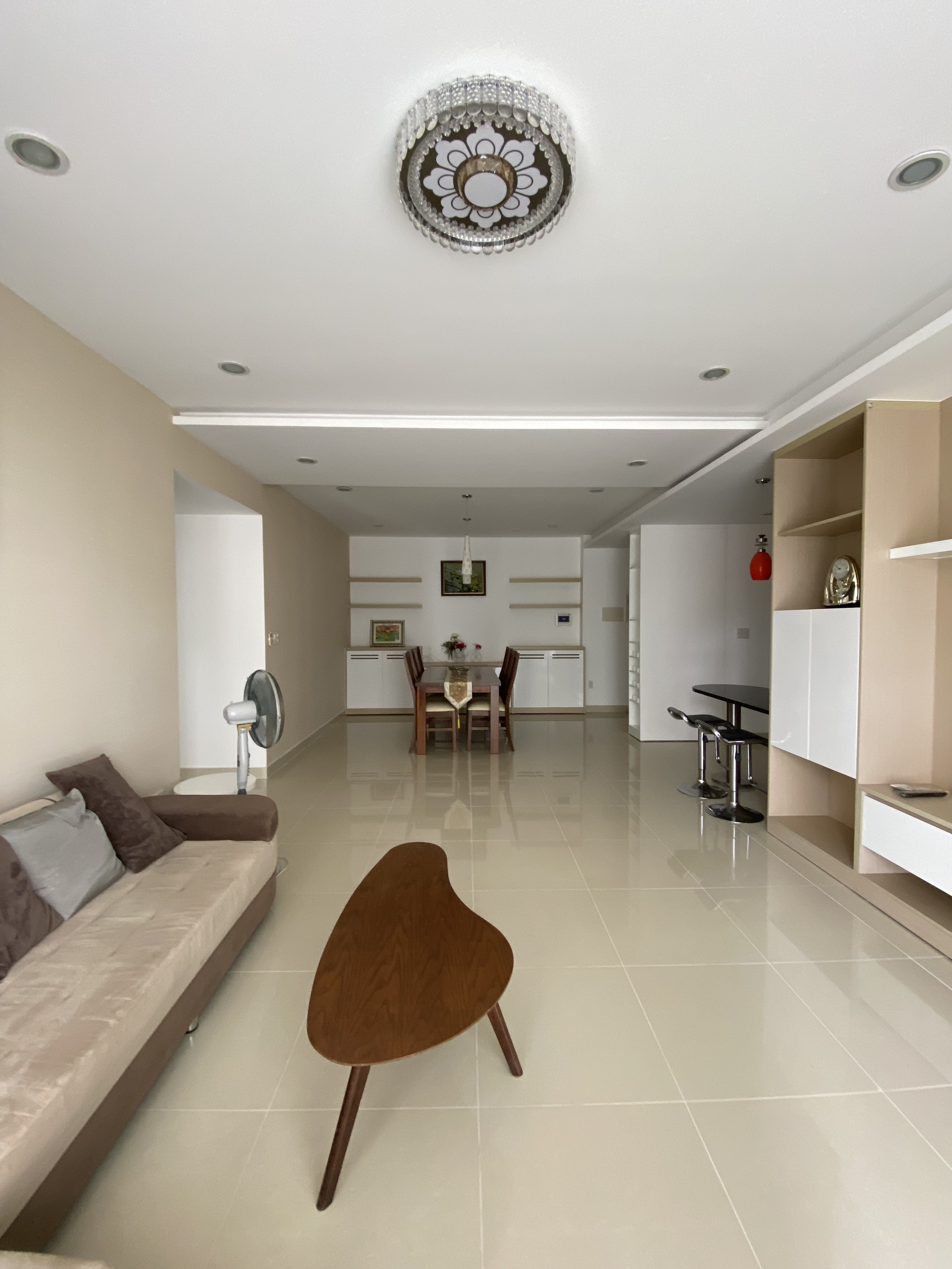 Cho thuê căn hộ cao câp River Park Residence Phú Mỹ Hưng. Diện tích: 126,7m, 3 phòng ngủ, nội thất đầy đủ. Giá chỉ: 36 triệu/ tháng. Quý khách xem nhà liên hệ: hotline Ngọc Thư - 5251