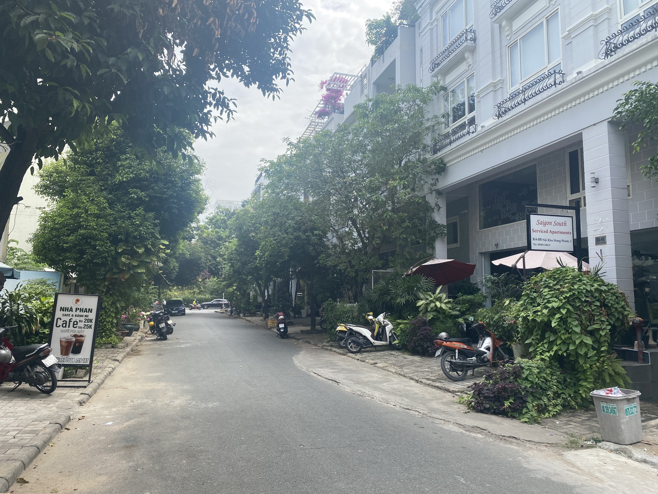 Cho thuê nhà phố nội khu có thang máy. Nhà mới, sạch sẽ, Đầy đủ nội thất có thể vừa ở vừa làm văn phòng. Diện tích 6* 18.5. Liên hệ chi tiết: hotline Em Thành Luân - 5296