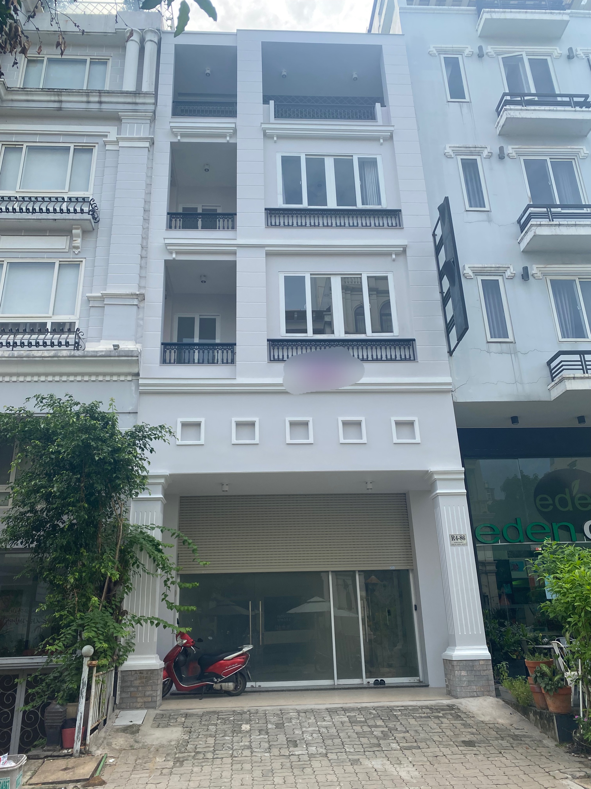 Cho thuê nhà phố nội khu có thang máy. Nhà mới, sạch sẽ, Đầy đủ nội thất có thể vừa ở vừa làm văn phòng. Diện tích 6* 18.5. Liên hệ chi tiết: hotline Em Thành Luân