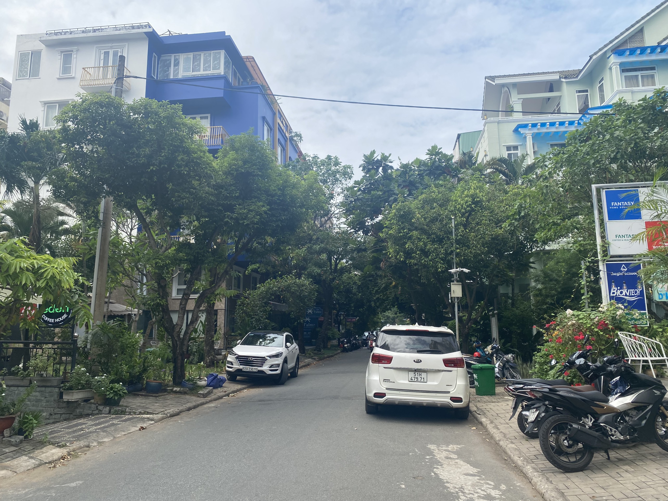 Cho thuê nhà phố nội khu có thang máy. Nhà mới, sạch sẽ, Đầy đủ nội thất có thể vừa ở vừa làm văn phòng. Diện tích 6* 18.5. Liên hệ chi tiết: hotline Em Thành Luân - 5297