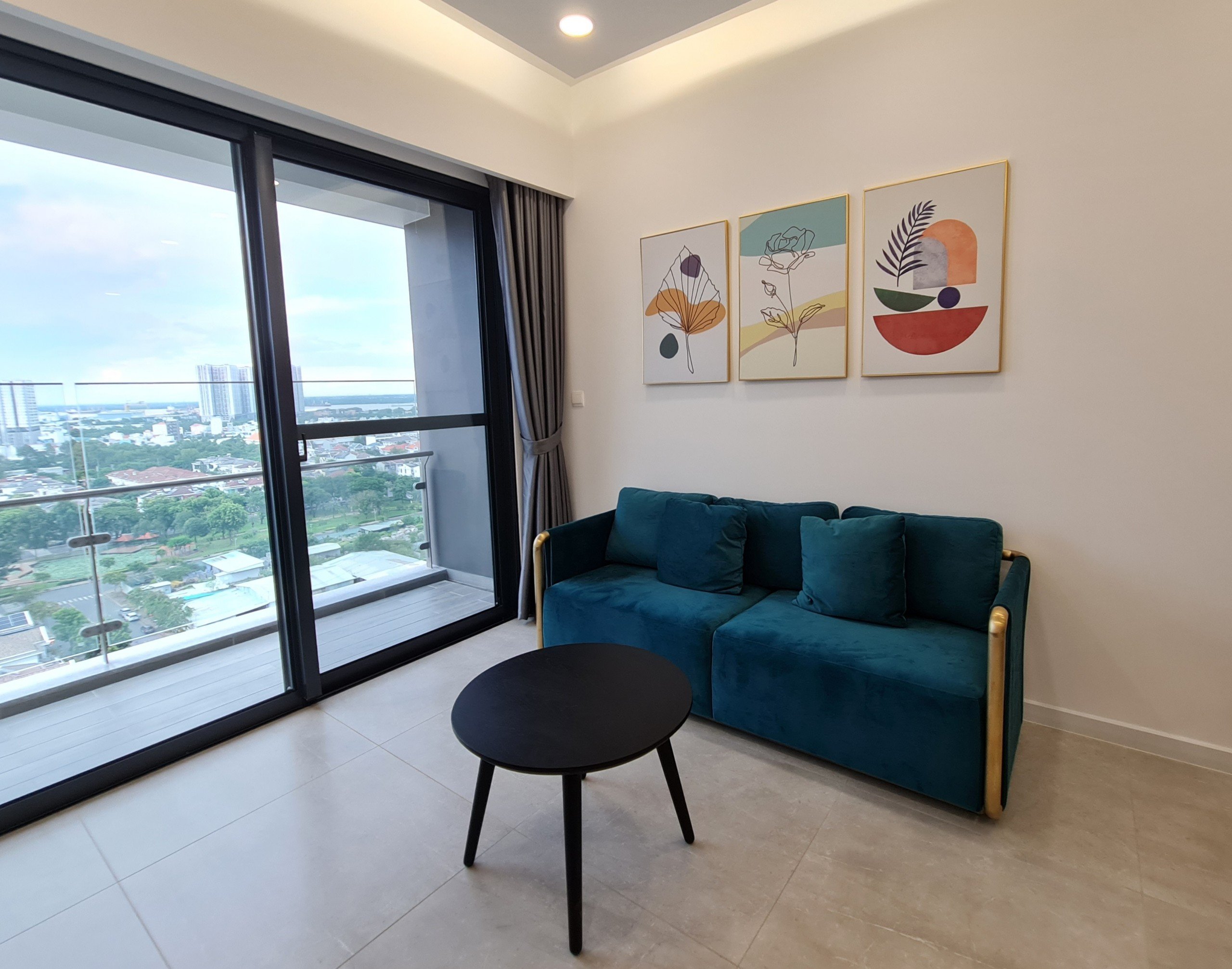 Cho thuê căn hộ The Antonia - Phú Mỹ Hưng. Diện tích: 80m, căn góc, 2 phòng ngủ, 2wc. Nội thất cao cấp, view biệt thự. Giá chỉ 25 triệu/ tháng. Quý khách xem nhà liên hệ: hotline Ngọc Thư