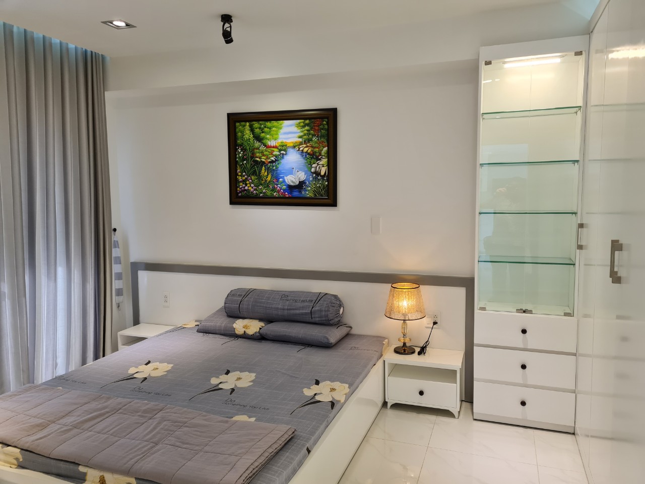 Cần cho thuê nhanh căn hộ Hưng Phúc Residence-  Phú Mỹ Hưng. Diện tích: 81m, 2 Phòng ngủ, 2wc, nội thất đầy đủ, đẹp . Giá chỉ 16 triệu/ tháng. Quý khách xem nhà liên hệ: hotline Ngọc Thư - 5413