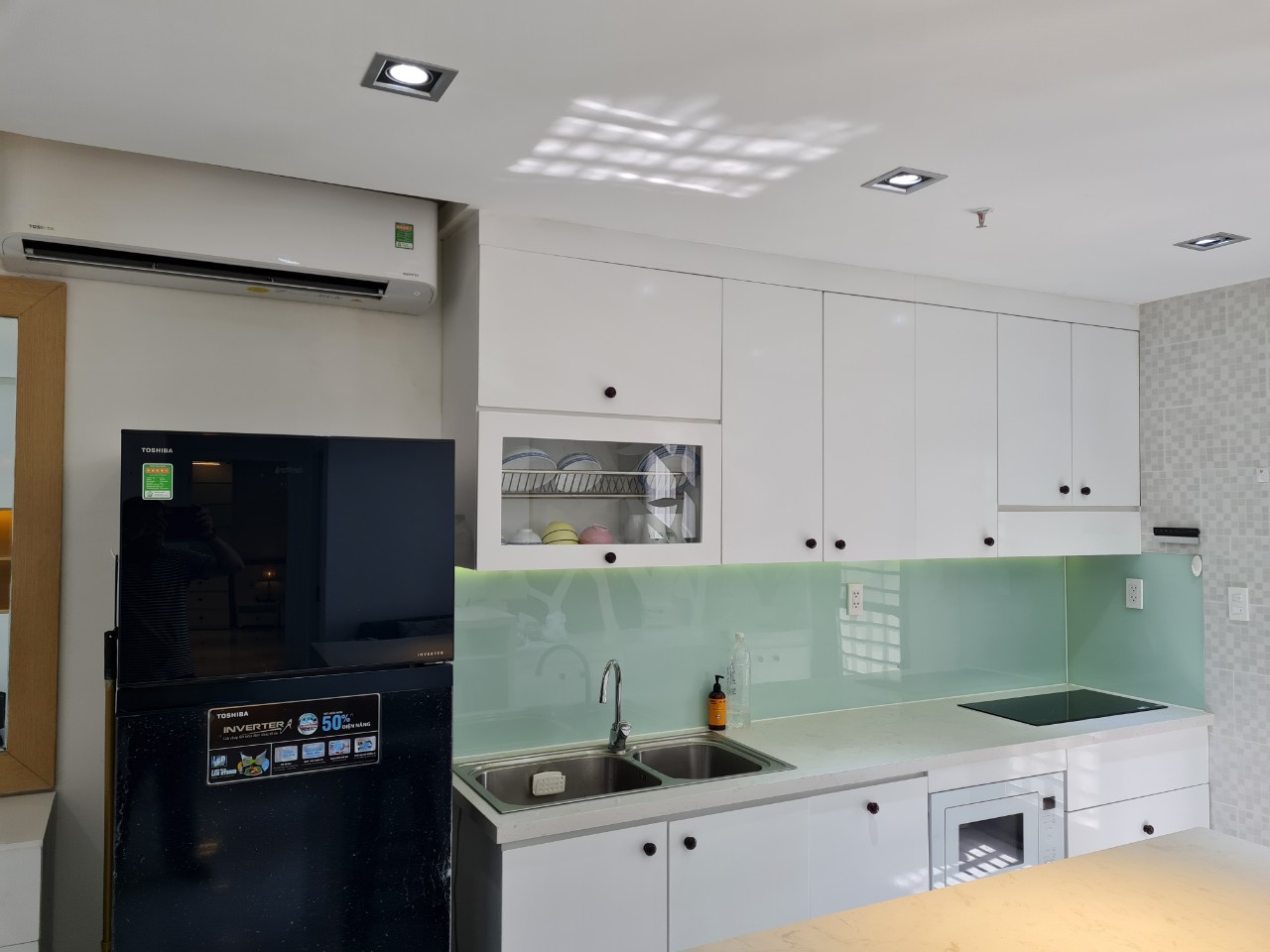 Cần cho thuê nhanh căn hộ Hưng Phúc Residence-  Phú Mỹ Hưng. Diện tích: 81m, 2 Phòng ngủ, 2wc, nội thất đầy đủ, đẹp . Giá chỉ 16 triệu/ tháng. Quý khách xem nhà liên hệ: hotline Ngọc Thư - 5409