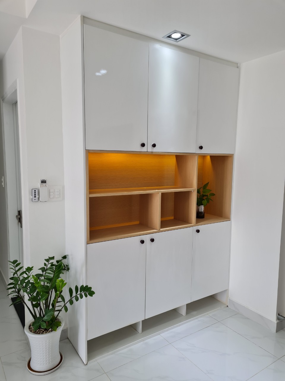 Cần cho thuê nhanh căn hộ Hưng Phúc Residence-  Phú Mỹ Hưng. Diện tích: 81m, 2 Phòng ngủ, 2wc, nội thất đầy đủ, đẹp . Giá chỉ 16 triệu/ tháng. Quý khách xem nhà liên hệ: hotline Ngọc Thư - 5414