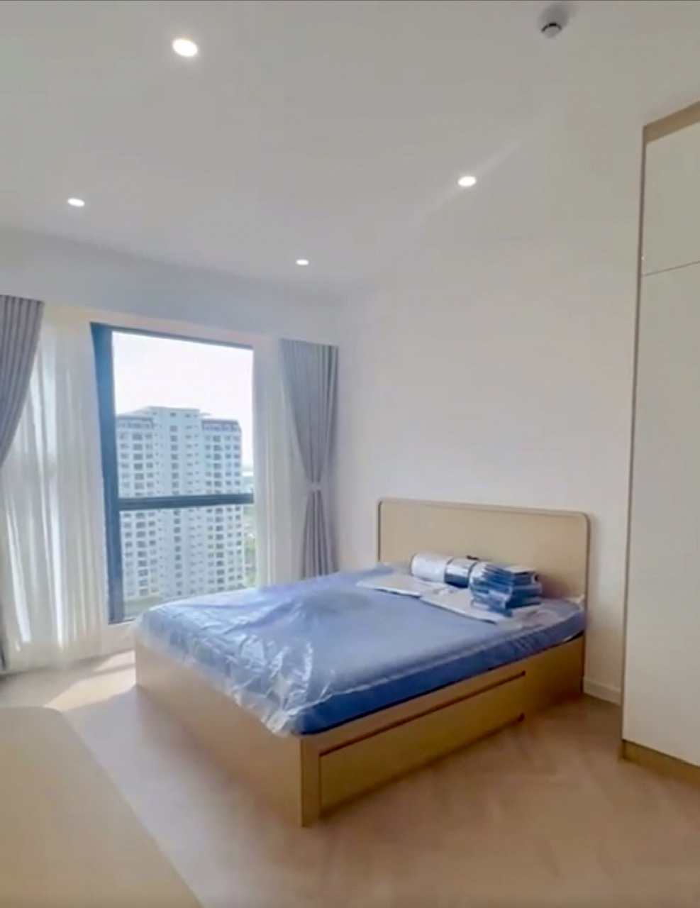 Cho thuê căn hộ cao cấp Antonia Phú Mỹ Hưng Quận 7. DT: 107m, 3 phòng ngủ, nội thất cao cấp, sang trọng. Gía chỉ có 35 tr/ tháng. Liên hệ: hotline Ngọc Thư xem nhà - 5437