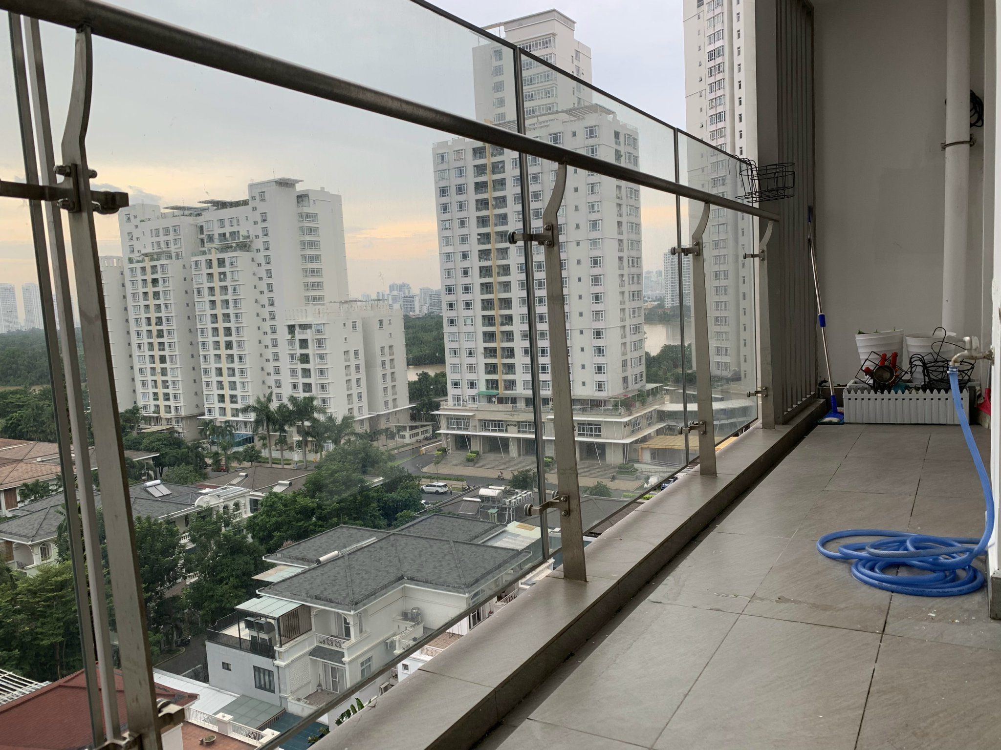 Cho thuê căn hộ Hưng Phúc phú mỹ hưng quận 7. Diện tích: 78m, 2 phòng ngủ, 2wc, nội thất đầy đủ . Gía chỉ 16tr/ tháng. Liên hệ: hotline Ngọc Thư ( zalo, viber) - 5523