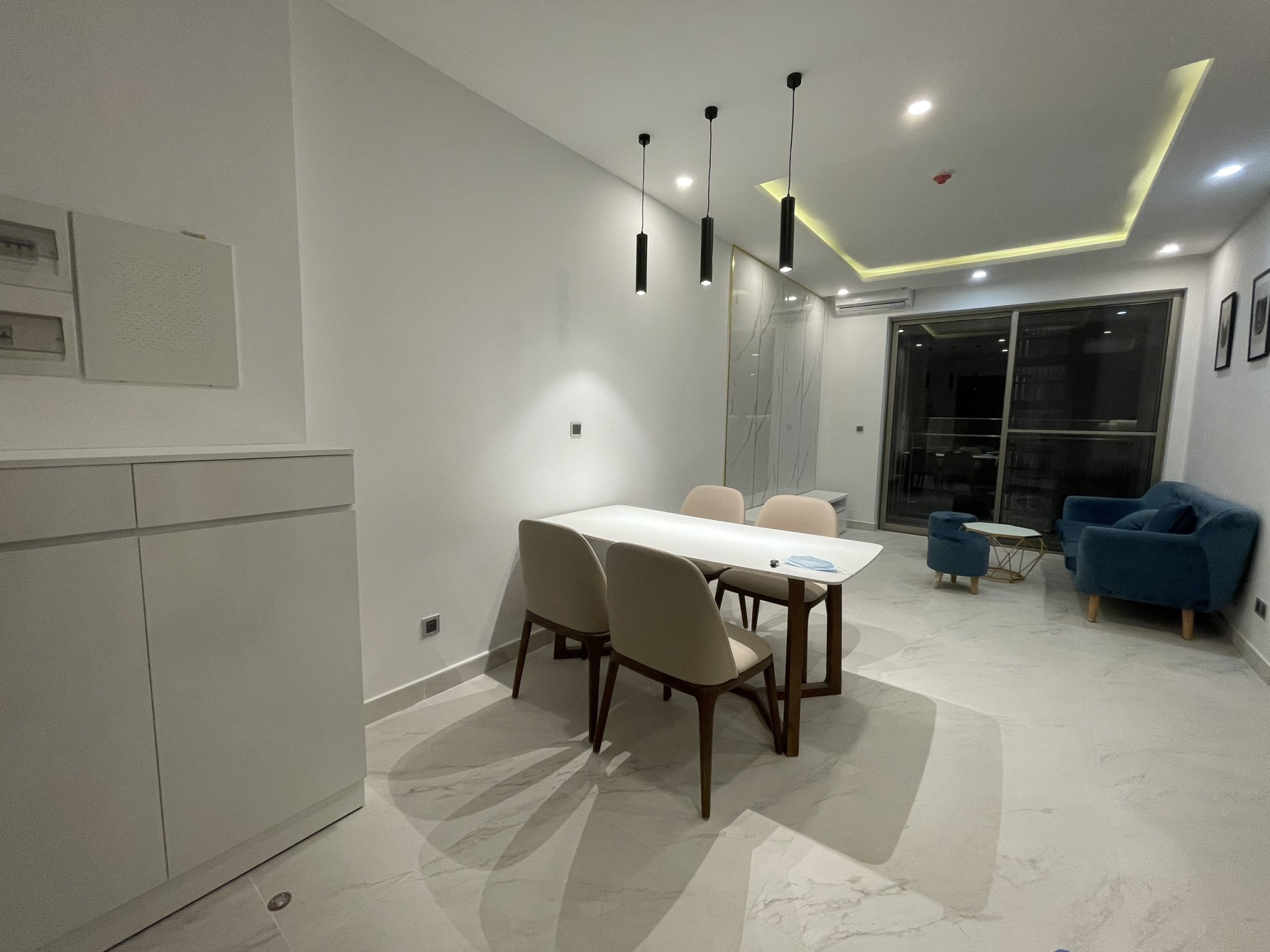 Cho thuê căn hộ cao cấp Midtown phú mỹ hưng quận 7. DT: 80M, 2 phòng ngủ, 2wc.  Nhà đẹp, nội thất đầy đủ, giá chỉ có 23 triệu/ tháng. Xem nhà liên hệ: hotline Ngọc Thư ( zalo, viber) - 5530