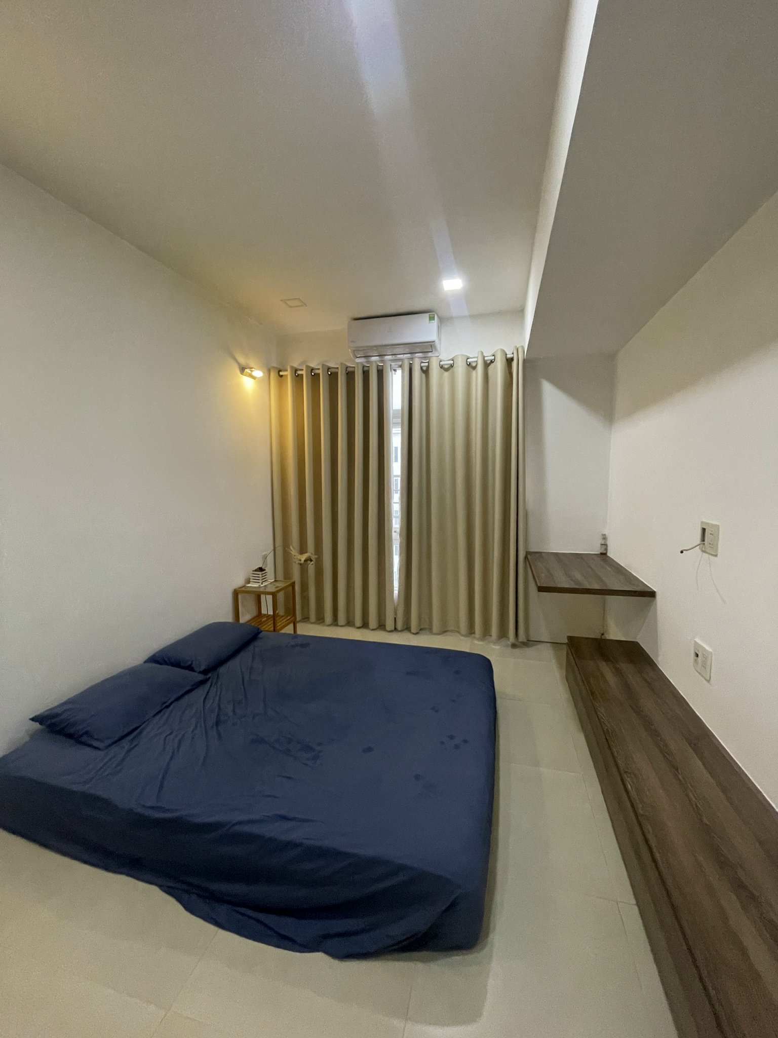 Bán căn hộ Penhouse Sky Garden III phú mỹ hưng, quận 7. Diện tích: 330m, 6 phòng ngủ, 2 ban công, sân thượng, mái làm sân trông rau. Gía chỉ 12 tỷ ( thương lượng). Qúy khách xem nhà liên hệ: hotline Ngọc Thư - 5616