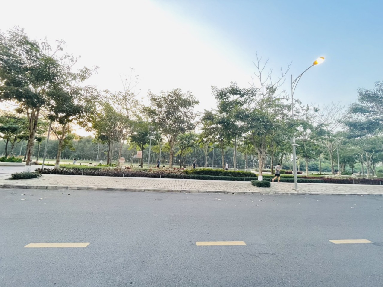 Bán shophouse midtown phú mỹ hưng, quận 7. Diện tích:205 m, view sông, đường B. Đang cho thuê dài hạn, bán giá góc chỉ 41 tỷ. Qúy khách xem shop vui lòng liên hệ: hotline Ngọc Thư ( zalo, viber) - 5648