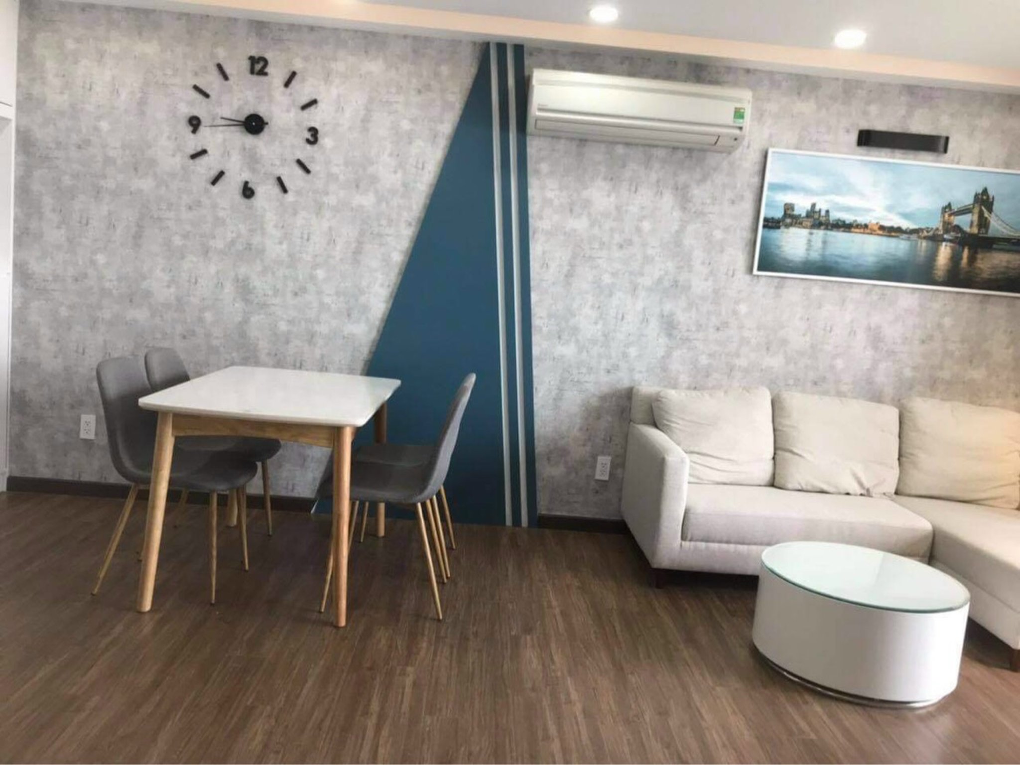 Cho thuê căn hộ Hưng Phúc phú mỹ hưng quận 7. Diện tích: 98m, 3 phòng ngủ, 3wc, nội thất đầy đủ .  Gía chỉ 23 tr/ tháng. Liên hệ: hotline Ngọc Thư ( zalo, viber)