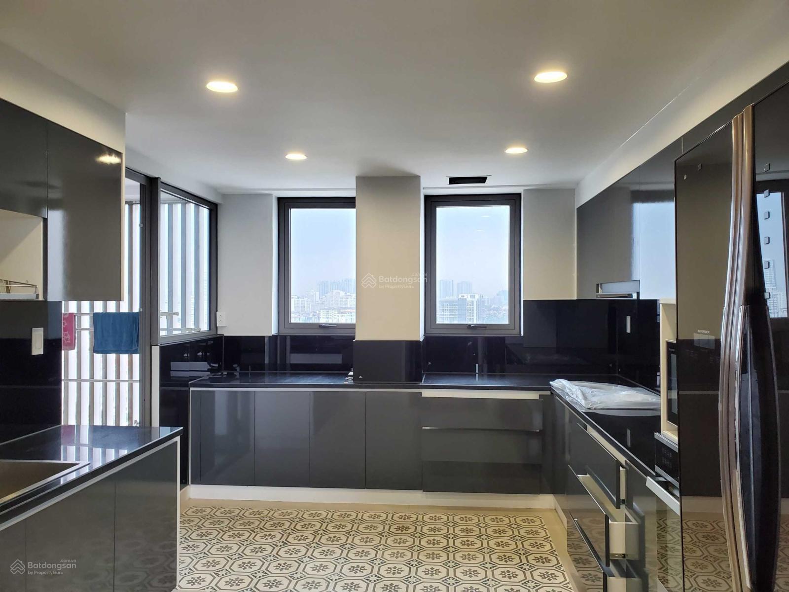 Cho thuê căn hộ penthouse Garden Court, PMH, Q.7, 4PN, 4WC, 257m2, đầy đủ nội thất. Giá 87tr. LH: Tú Anh hotline - 5749
