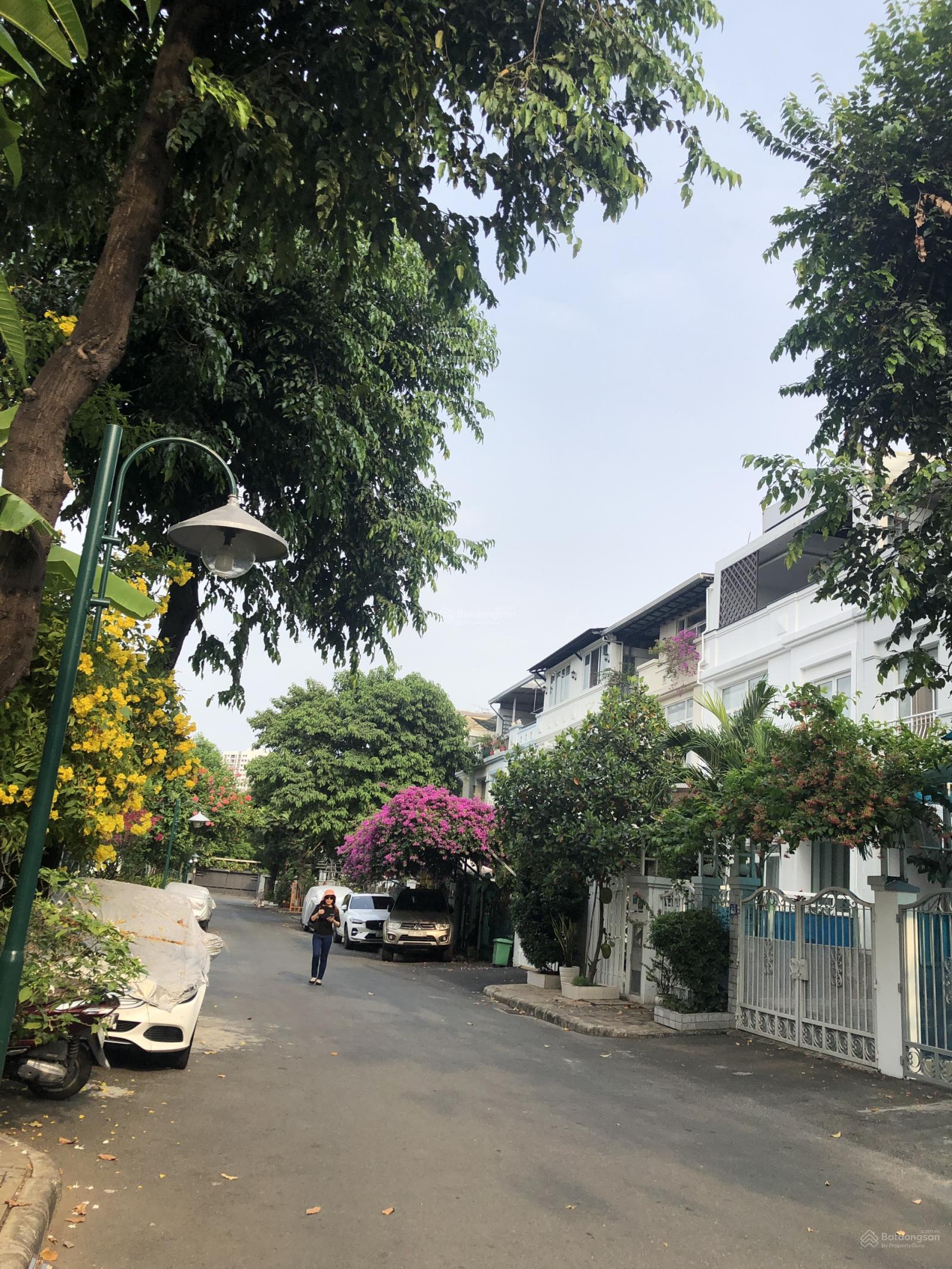 Cần bán nhanh biệt thự Hưng Thái, Phú Mỹ Hưng, DT: 7x18m, trệt + 2 lầu , giá chỉ :26.8ty, 0972 867339 Thanh Thẩm - 5850