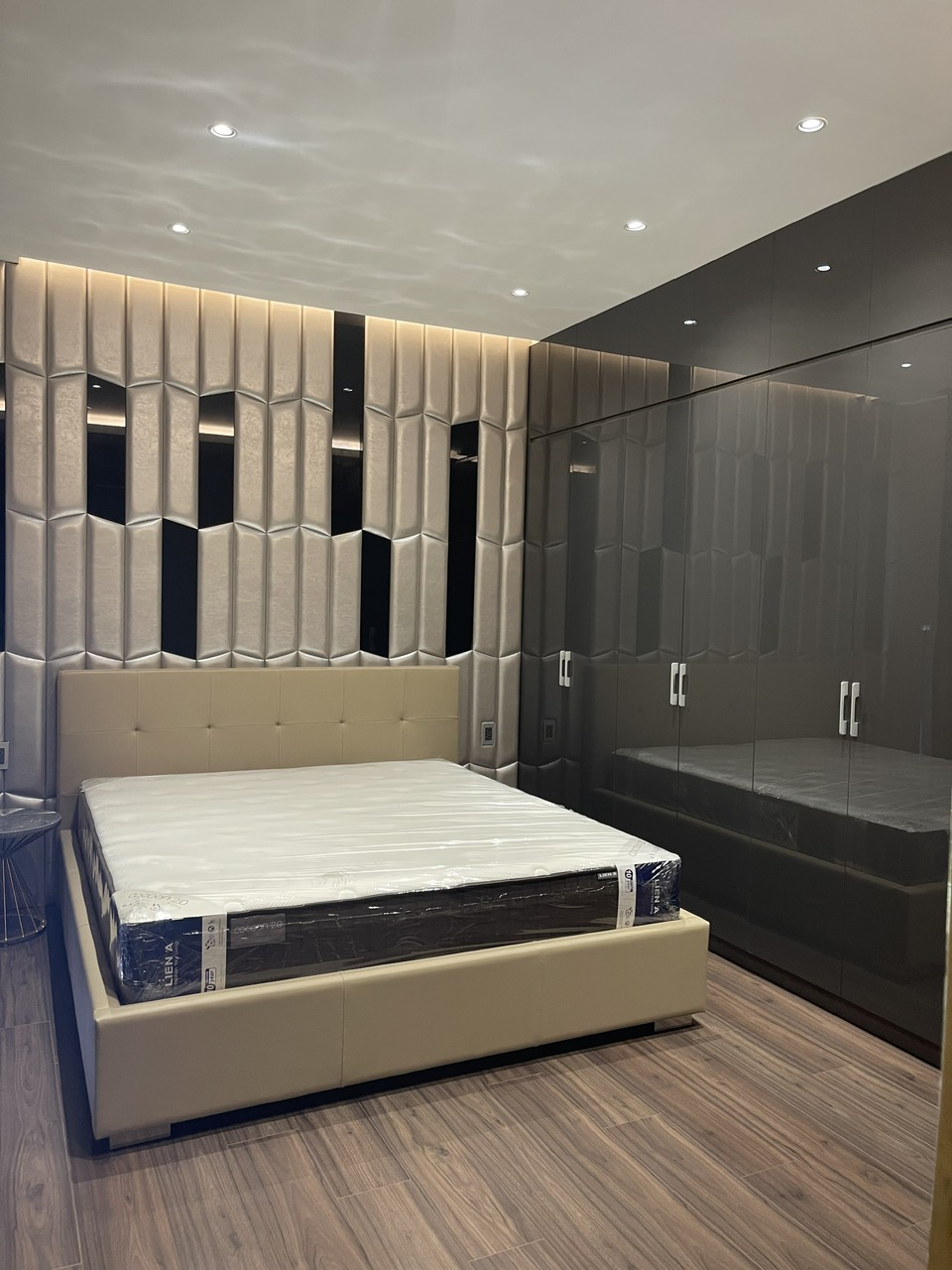 Cho thuê biệt thự Mỹ Thái- Phú Mỹ Hưng - Q7. Nhà full nội thất cao cấp sang trọng - 4PN - đường lớn.  Liên hệ: hotline Em  Thành Luân - 5915