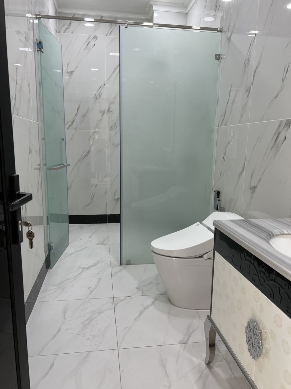 Độc Quyền Cho Thuê Villa Tứ Lập 16m*16m Phú Mỹ Hưng Q7. Nhà Mới 4PN- Nội Thất Hiện Đại - Sang Trọng. Em Thành Luân : hotline - 6011
