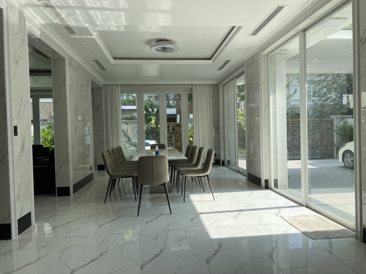 Độc Quyền Cho Thuê Villa Tứ Lập 16m*16m Phú Mỹ Hưng Q7. Nhà Mới 4PN- Nội Thất Hiện Đại - Sang Trọng. Em Thành Luân : hotline - 6008