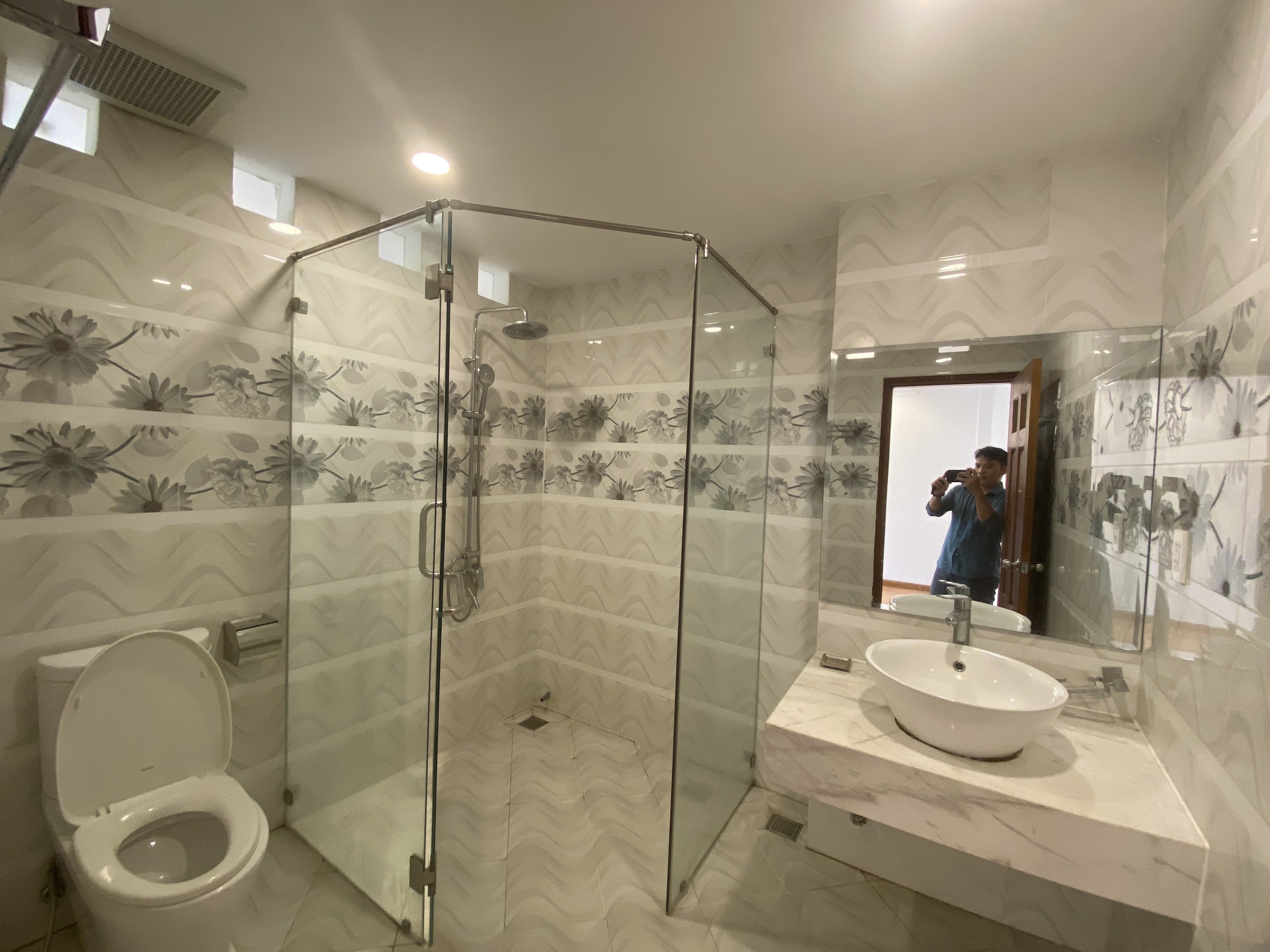 Cho Thuê Nhà Phố Hưng Gia 1- Phú Mỹ Hưng Q7.DTSD: 380 m2. Nhà Mới Sơn Sửa - Sạch Đẹp- Thiết Kế 6 Phòng . Em Luân - 6025