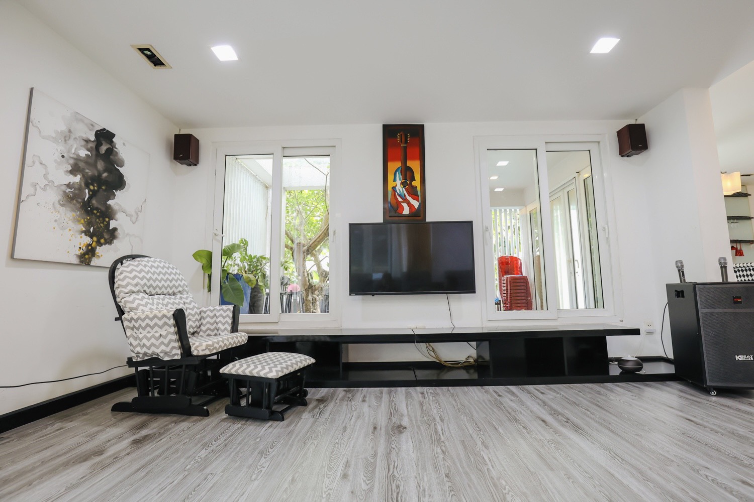 Cho thuê biệt thự Nam Thông, phú mỹ hưng, quận 7. Diện tích: 450m, 4 phòng ngủ, nội thất đẹp, có hồ bơi. Gía chỉ có 85tr/ tháng. Liên hê: hotline Ngọc Thư ( zalo, viber) - 6051