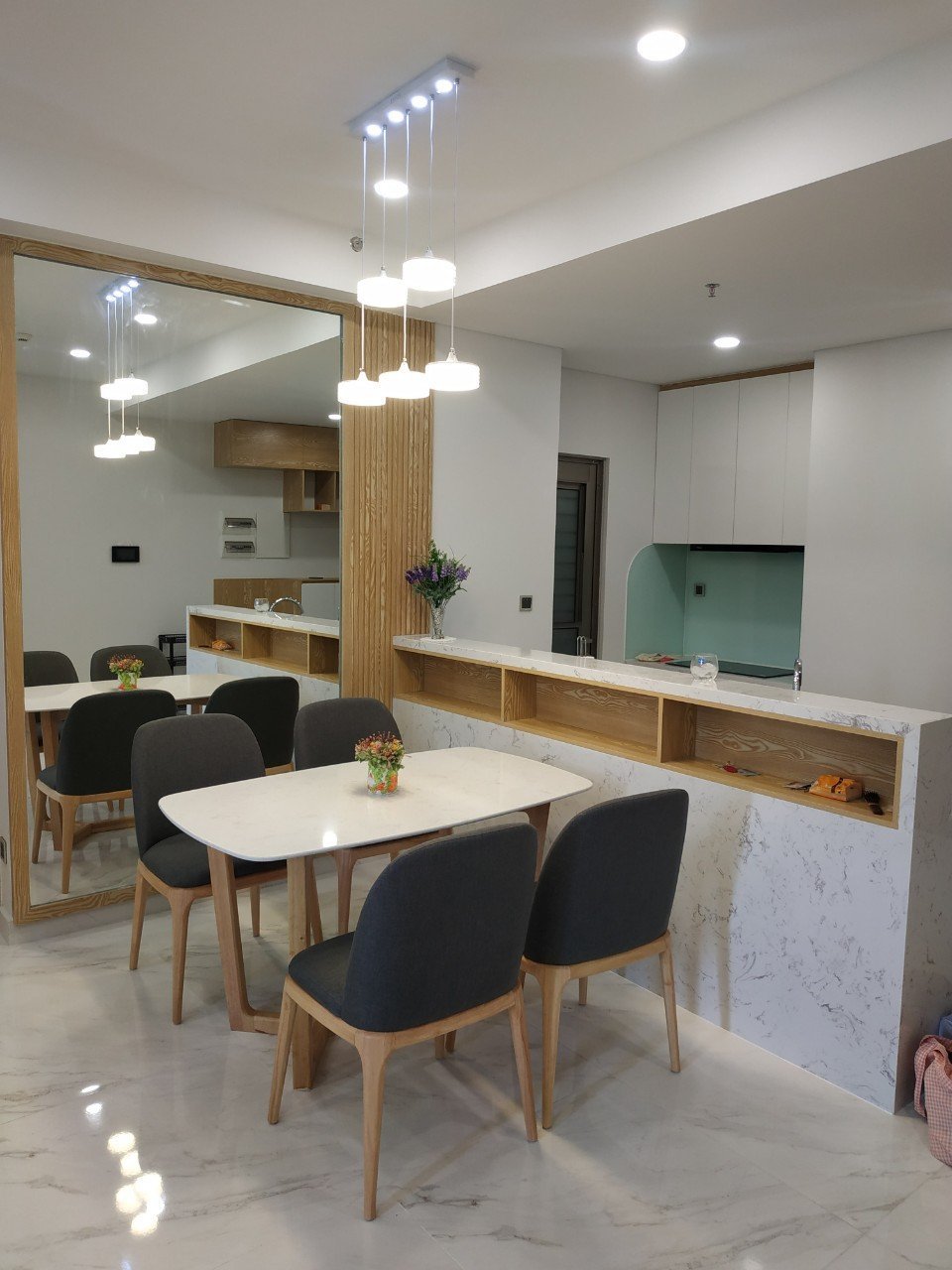 Cho thuê căn hộ Midtown , Phú Mỹ Hưng. Diện tích: 90m, 2 phòng ngủ. Nội thất cao cấp, giá chỉ 23 triệu/ tháng. Quý khách xem nhà liên hệ: hotline Ngọc Thư ( zalo, viber) - 6065