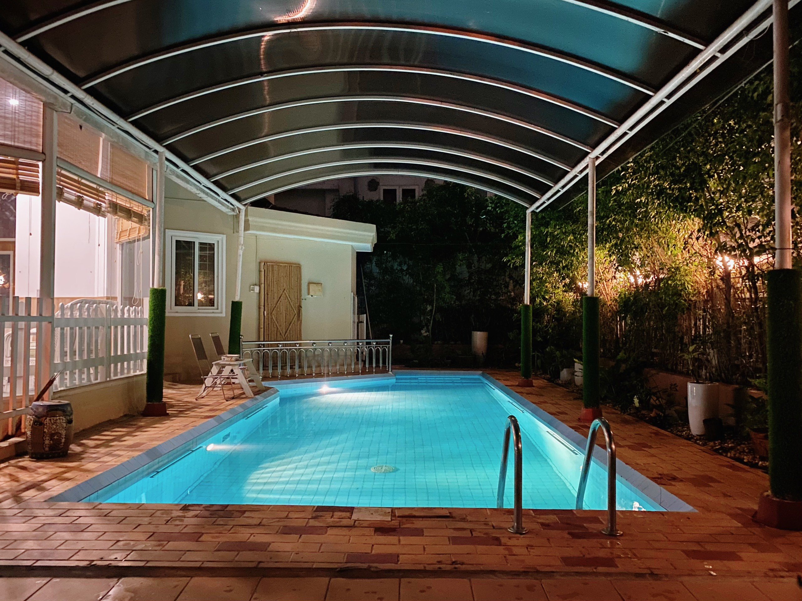 Cho thuê biệt thự đơn lập Nam Thiên, Phú Mỹ Hưng. Diện tích: 20X19 m, 5 phòng ngủ, sân vườn,hồ bơi, nội thất cao cấp. Giá chỉ: 115 triêu/ tháng. Quý khách xem nhà liên hệ: hotline Ngọc Thư ( zalo, viber) - 6070