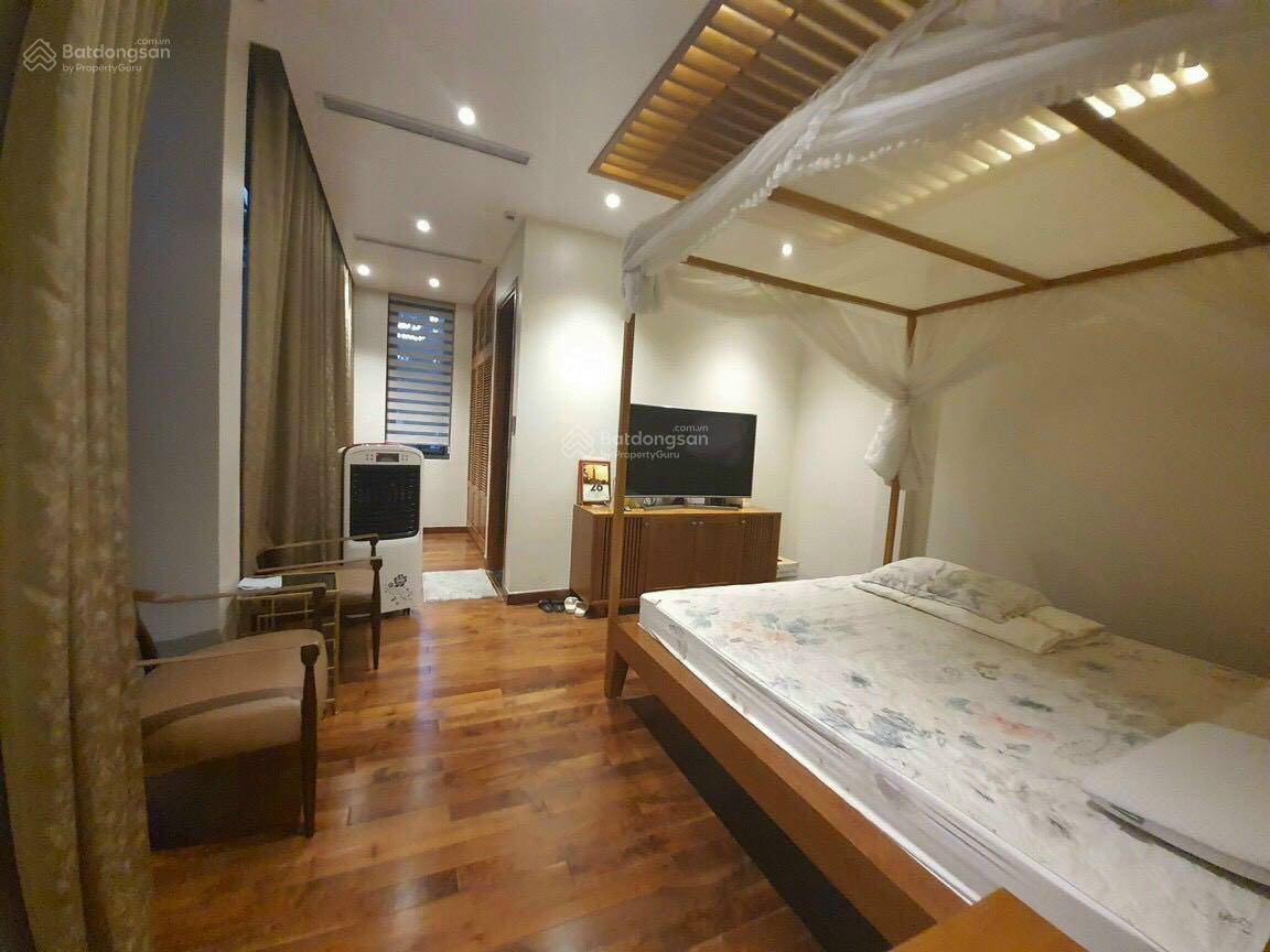 Cho Thuê Villa Đơn Lập Góc Công Viên - Có Hồ Bơi Và sân Vườn Rông - Khu Cảnh Đồi - Phú Mỹ Hưng. DT: 422m2 (22x19.2m) Với Thiết Kế 5 Phòng Ngủ Và Kính Xung Quanh nhà. Hiện Trang Full Nội Thất Cao Cấp - Sang Trọng. Em Luân - 6170