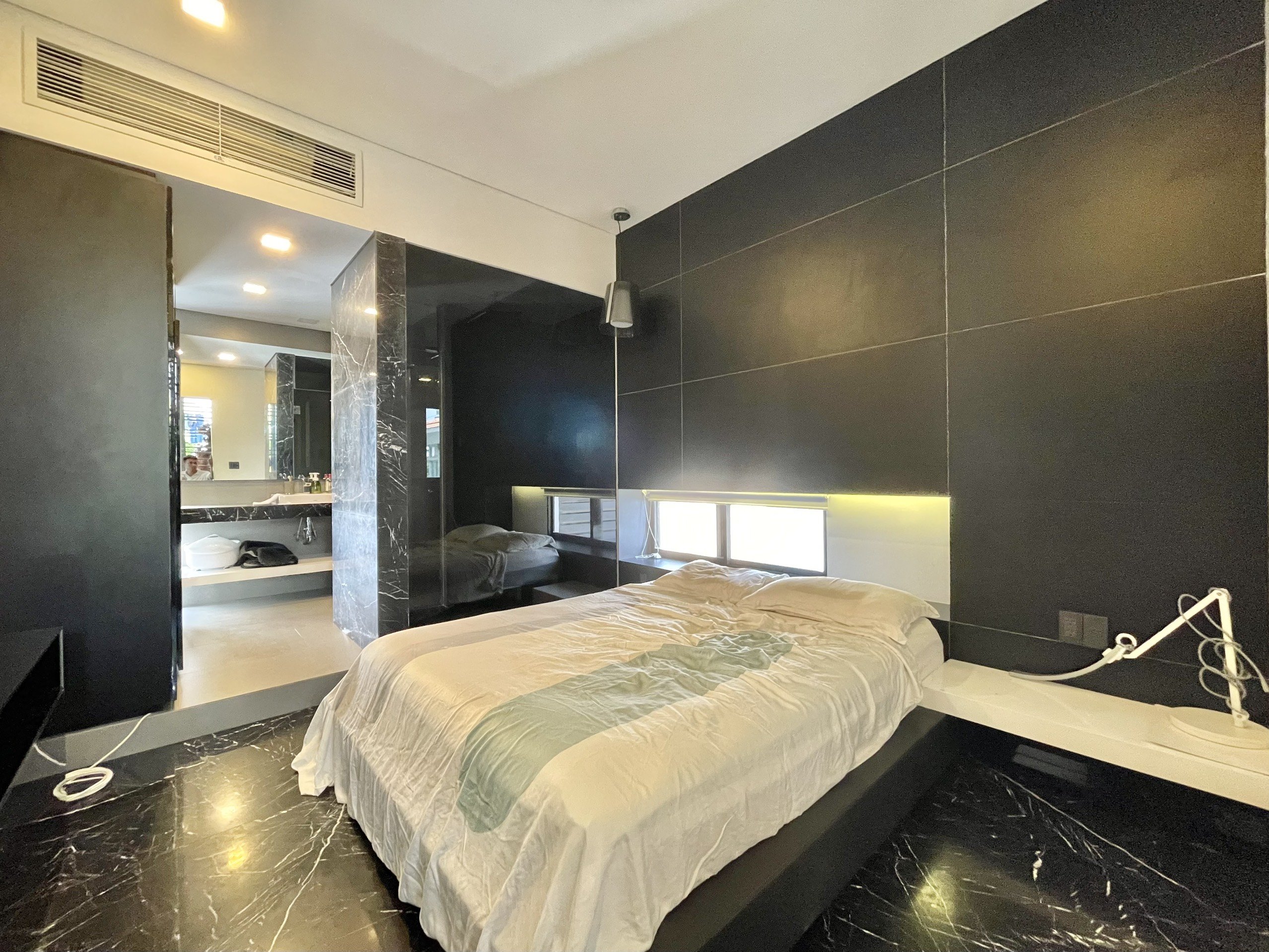 Cho thuê biệt thự có hồ bơi Mỹ Tú, phú mỹ hưng, quận 7. DTSD: 500m, 4 phòng ngủ, phòng khách, sân vườn, gara ô tô, giá chỉ: 125tr/ tháng. Qúy khách xem nhà liên hệ hotline Ngọc Thư ( zalo, viber) - 6242