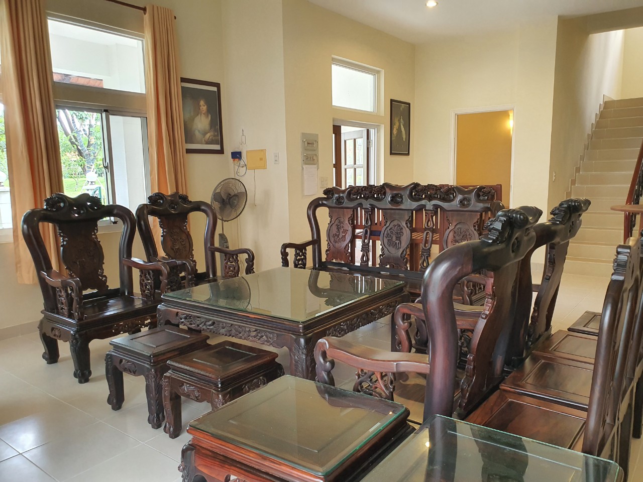 Cho thuê biệt thự đơn lập Mỹ Phú, phú mỹ hưng, quận 7. DTSD:  500m, 4 phòng ngủ, sân vườn, gara ô tô, hướng Đông Nam, đường lớn, đối diện công viên, giá:100tr/ tháng. Qúy khách xem nhà liên hệ: hotline Ngọc Thư ( zalo, viber) - 6260