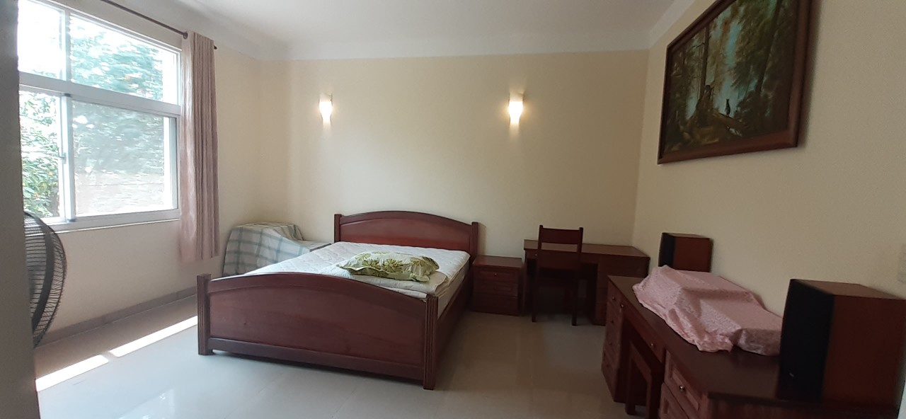 Cho thuê biệt thự đơn lập Mỹ Phú, phú mỹ hưng, quận 7. DTSD:  500m, 4 phòng ngủ, sân vườn, gara ô tô, hướng Đông Nam, đường lớn, đối diện công viên, giá:100tr/ tháng. Qúy khách xem nhà liên hệ: hotline Ngọc Thư ( zalo, viber) - 6265