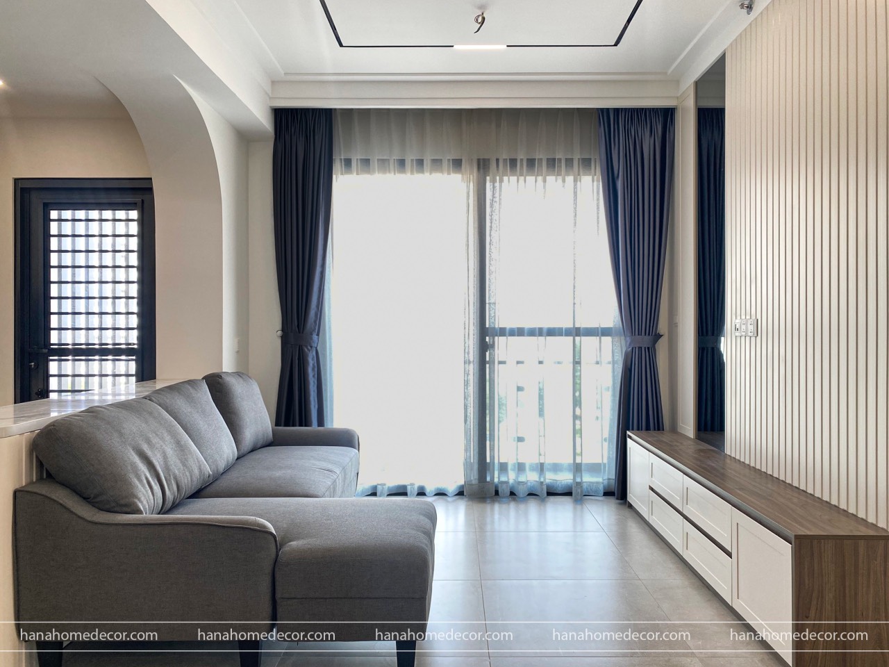 Cho thuê căn hộ cao cấp Antonia- Phú Mỹ Hưng. DIện tích: 82m, nhà mới decor, 2 phòng ngủ, giá chỉ: 28 triệu/ tháng. Anh chị xem nhà liên hệ: hotline Ngọc Thư