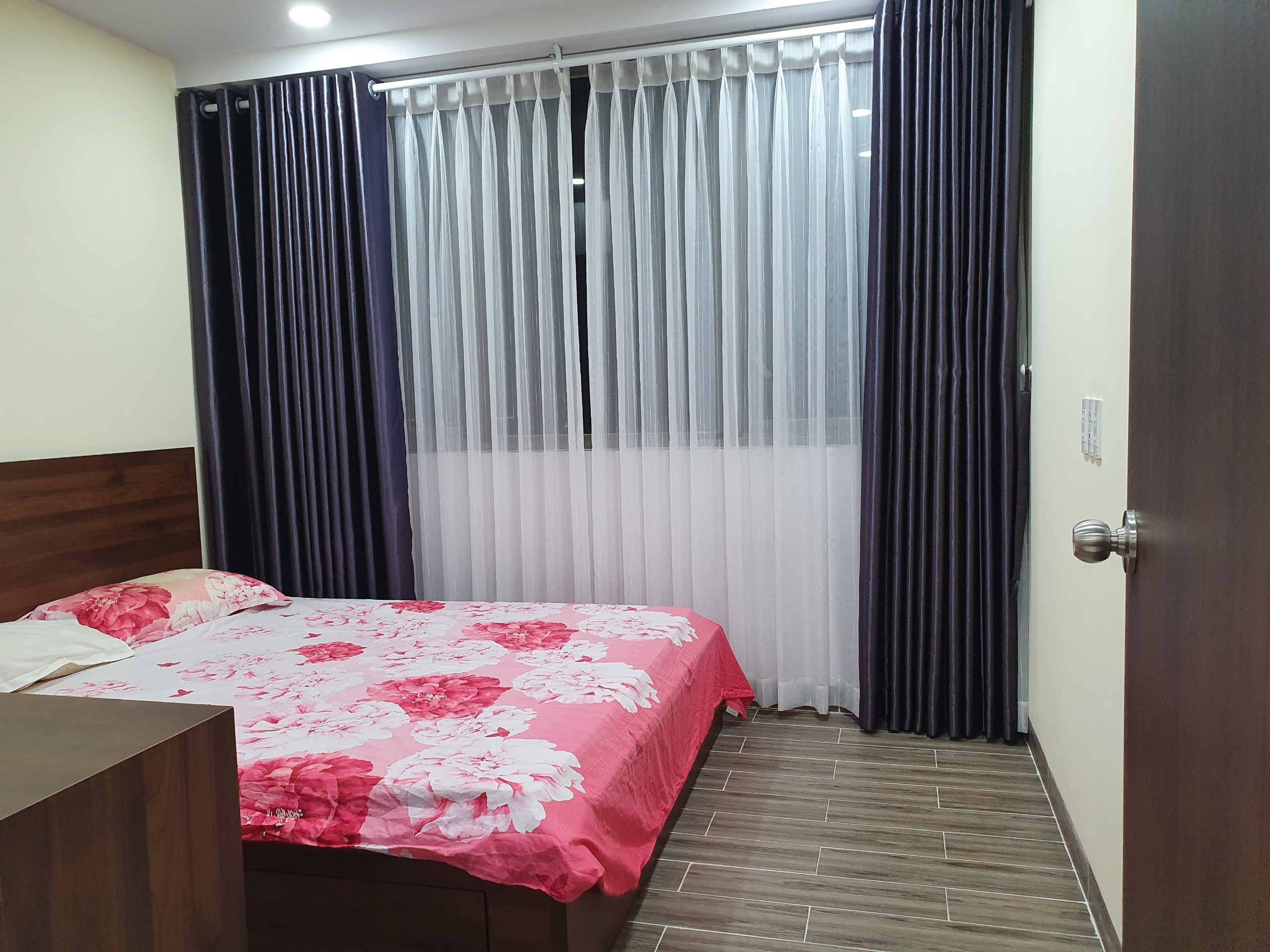 Cho thuê căn hộ Hưng Phúc phú mỹ hưng quận 7. Diện tích: 98m, 3 phòng ngủ, nội thất cao cấp, Gía chỉ 24tr/ tháng. Liên hệ: hotline Ngọc Thư xem nhà - 6304