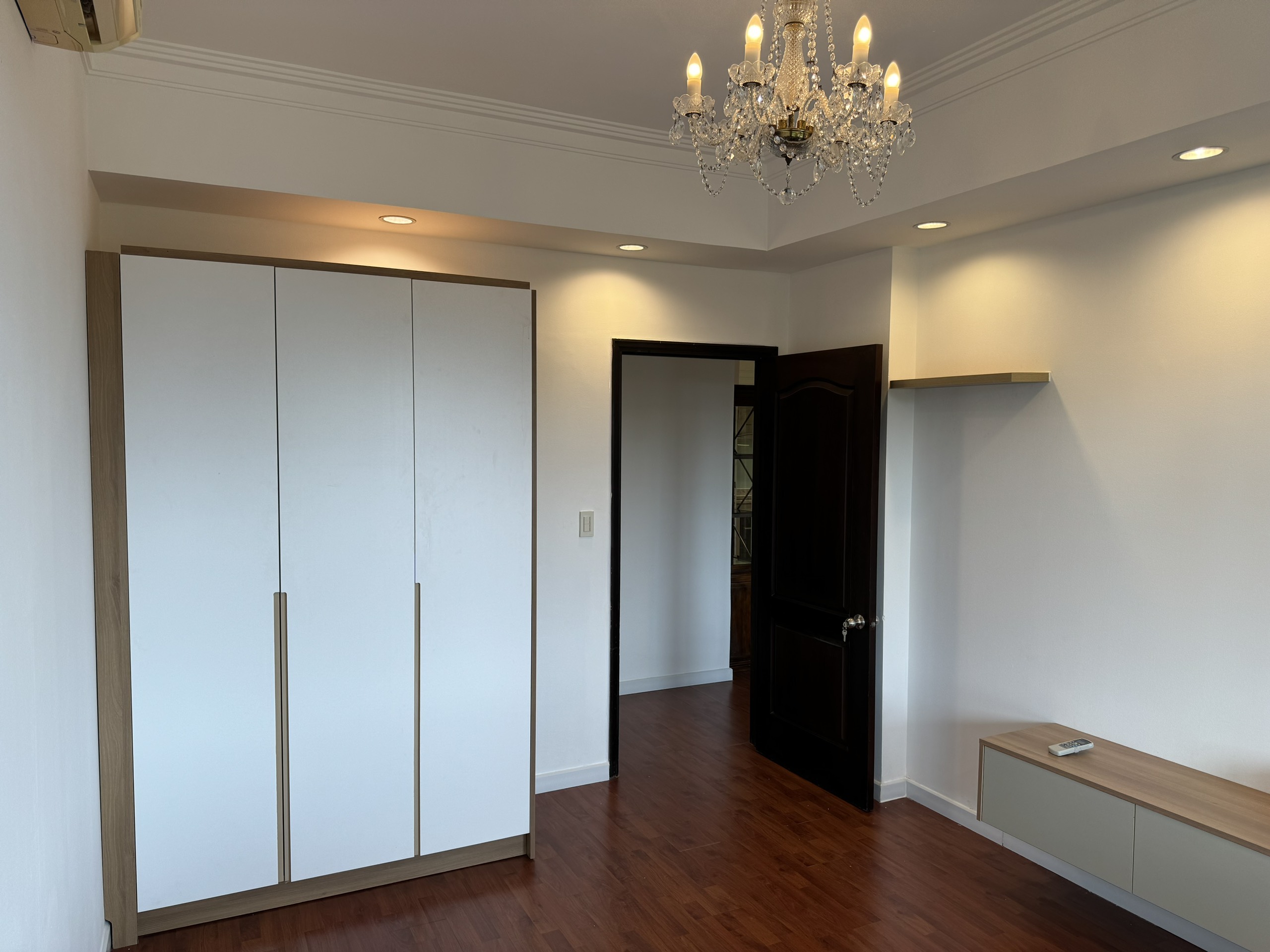 Cho thuê căn hộ Grand view 180m, có sân vườn, 3 phòng ngủ, nhà đầy đủ nội thất, giá chỉ: 43 triệu/ tháng. Liên hệ: hotline Ngọc Thư xem nhà - 6397