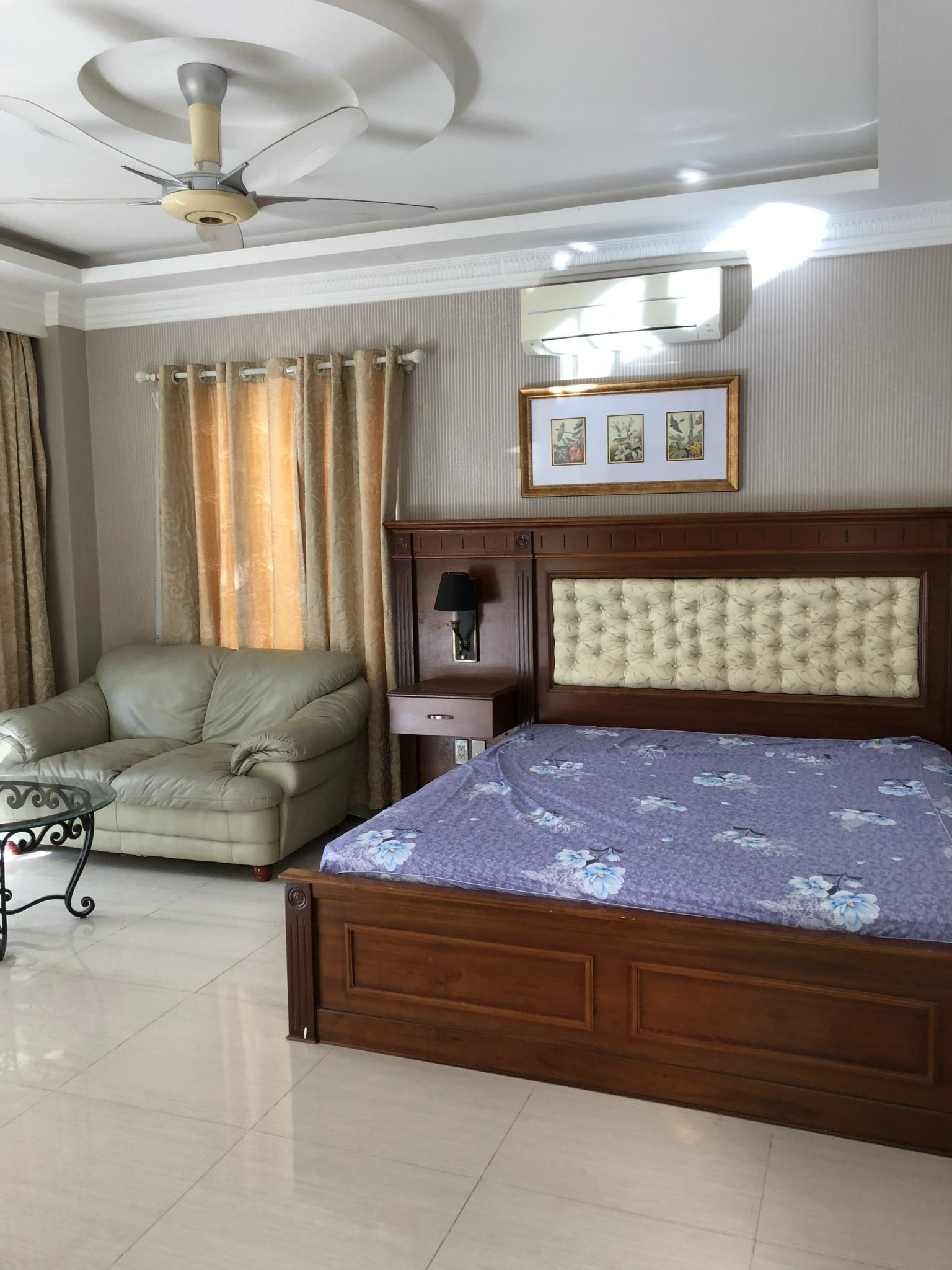 Cho thuê căn biệt thự đơn lập Nam Quang, Phú Mỹ Hưng. Diện tích sử dụng 400m, 5 phòng ngủ, nội thất đầy đủ, Có hồ bơi. Giá chỉ 75 triệu/ tháng. Quý khách xem nhà liên hệ: hotline Ngọc Thư ( zalo, viber) - 6502