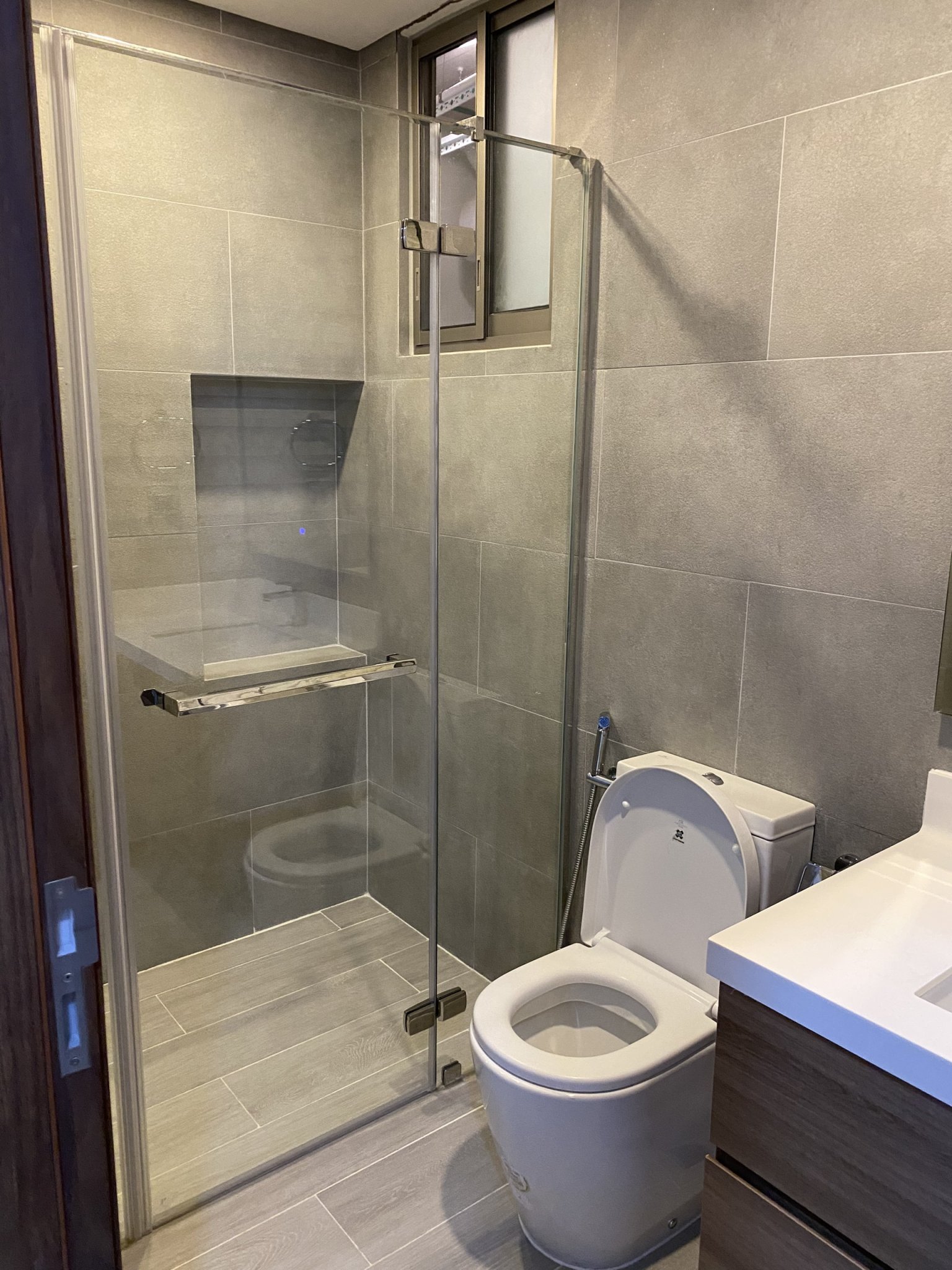 Cho thuê căn hộ Midtown Phú Mỹ Hưng. Diện tích: 82m, 2 phòng ngủ, nội thất đầy đủ, có ô xe tầng hầm. Giá chỉ 25 triệu/ tháng. Quý khách xem nhà liên hệ: hotline  Ngọc Thư - 6552