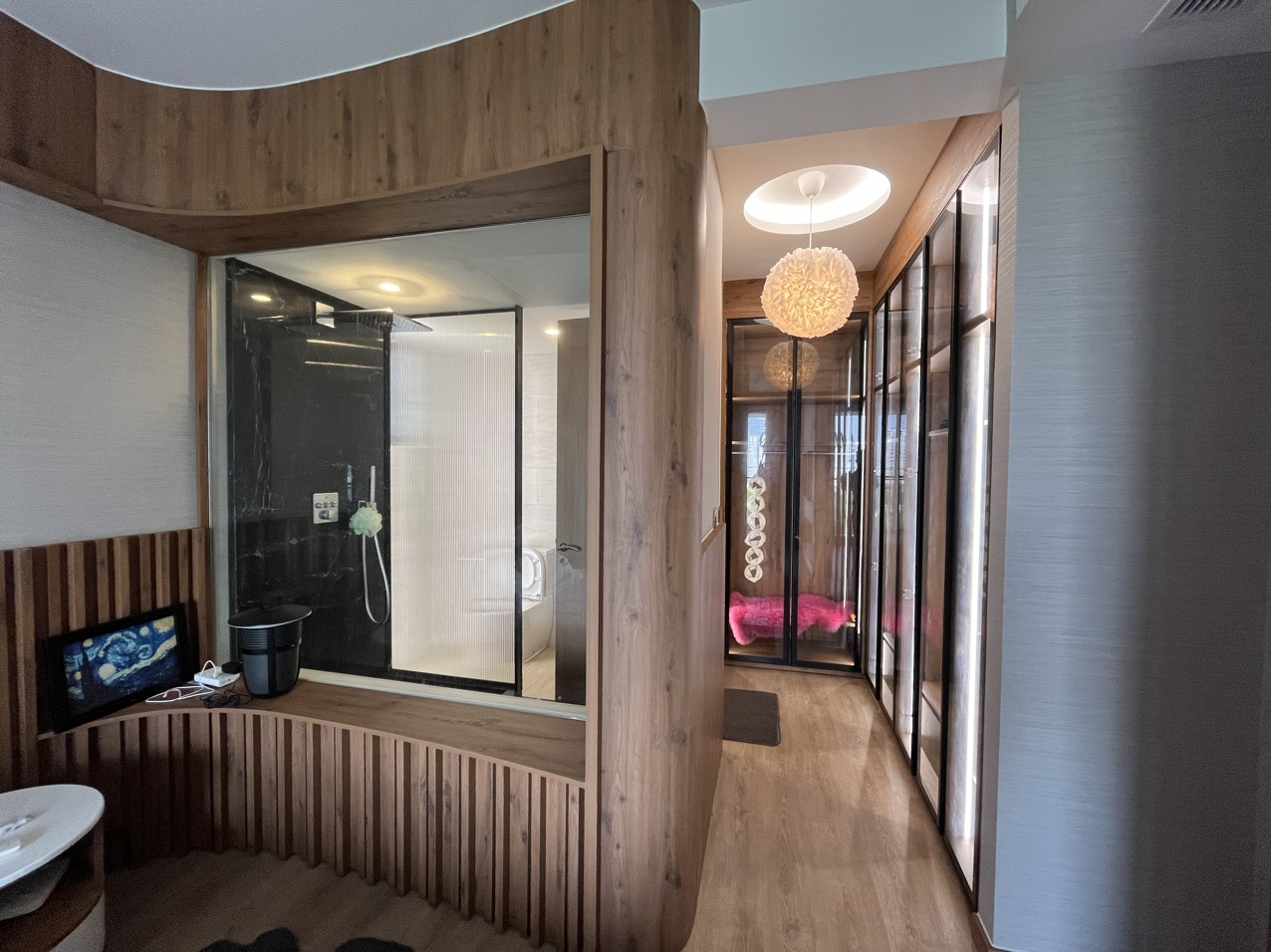 Bán nhanh căn hộ Midtown The Synatrue phú mỹ hưng, quận 7. Diện tích: 130m, 3 phòng ngủ, nội thất cao câp nhà ở nên đầu tư kỹ, giá chỉ 13,5 tỷ ( thương lượng). Liên hệ xem nhà: hotline Ngọc thư ( zalo, viber) - 6571