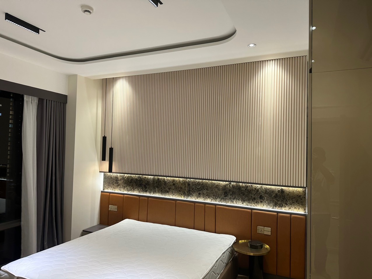 Bán căn hộ cao cấp The Ascentia, phú mỹ hưng, quận 7. Diện tích: 109m, 3 phòng ngủ, căn góc, nội thất cao cấp, hiện đại. Gía chỉ 12 tỷ . Anh chị xem nhà liên hệ: hotline Ngọc thư ( zalo, viber) - 6622