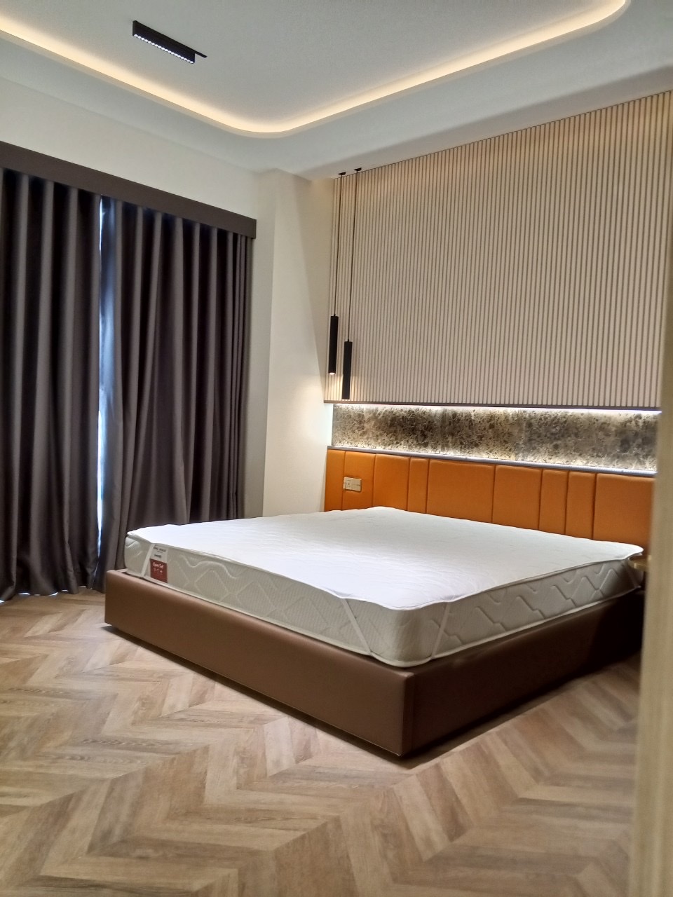 Bán căn hộ cao cấp The Ascentia, phú mỹ hưng, quận 7. Diện tích: 109m, 3 phòng ngủ, căn góc, nội thất cao cấp, hiện đại. Gía chỉ 12 tỷ . Anh chị xem nhà liên hệ: hotline Ngọc thư ( zalo, viber) - 6621